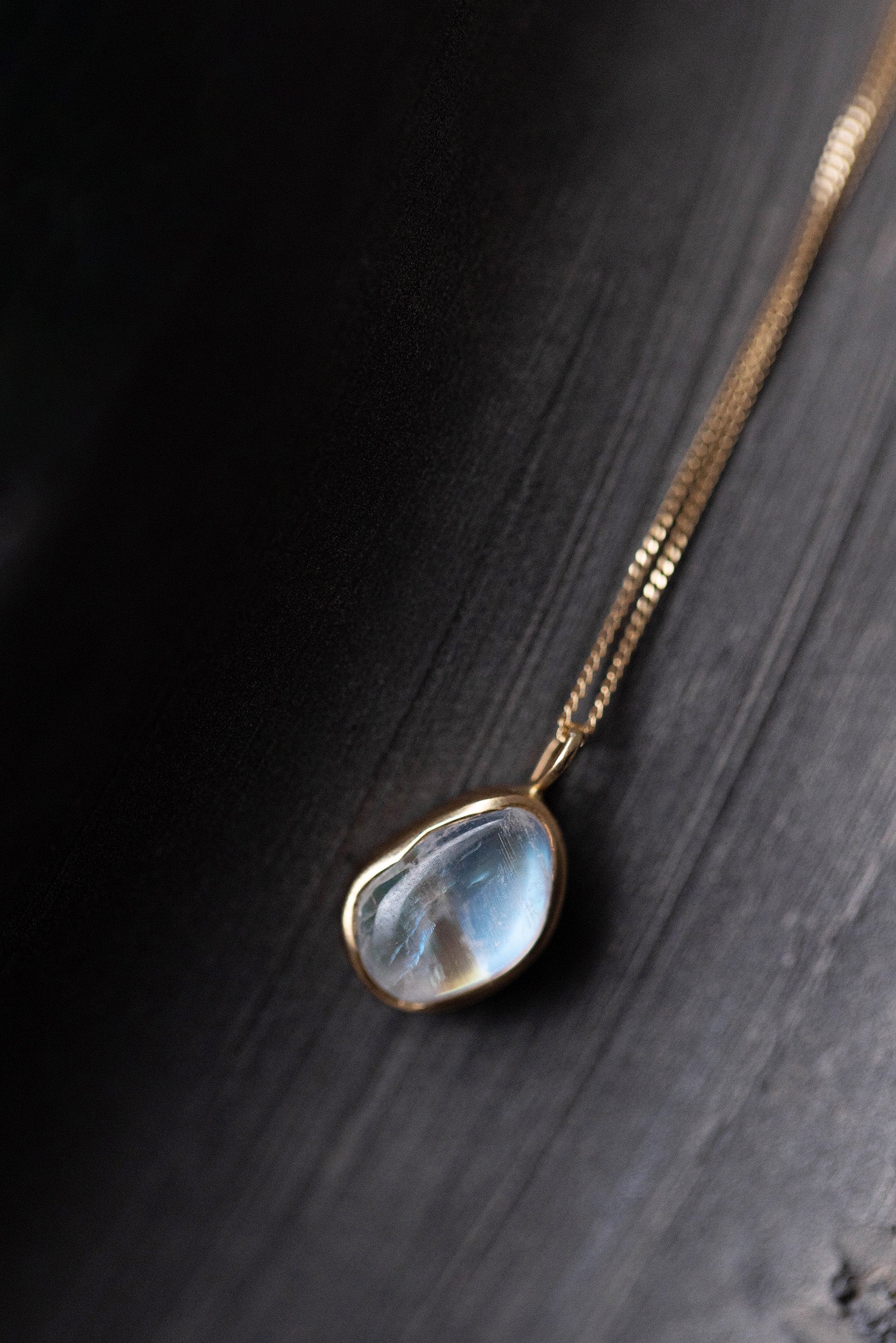18K necklace ( 18K rainbowmoonstone)