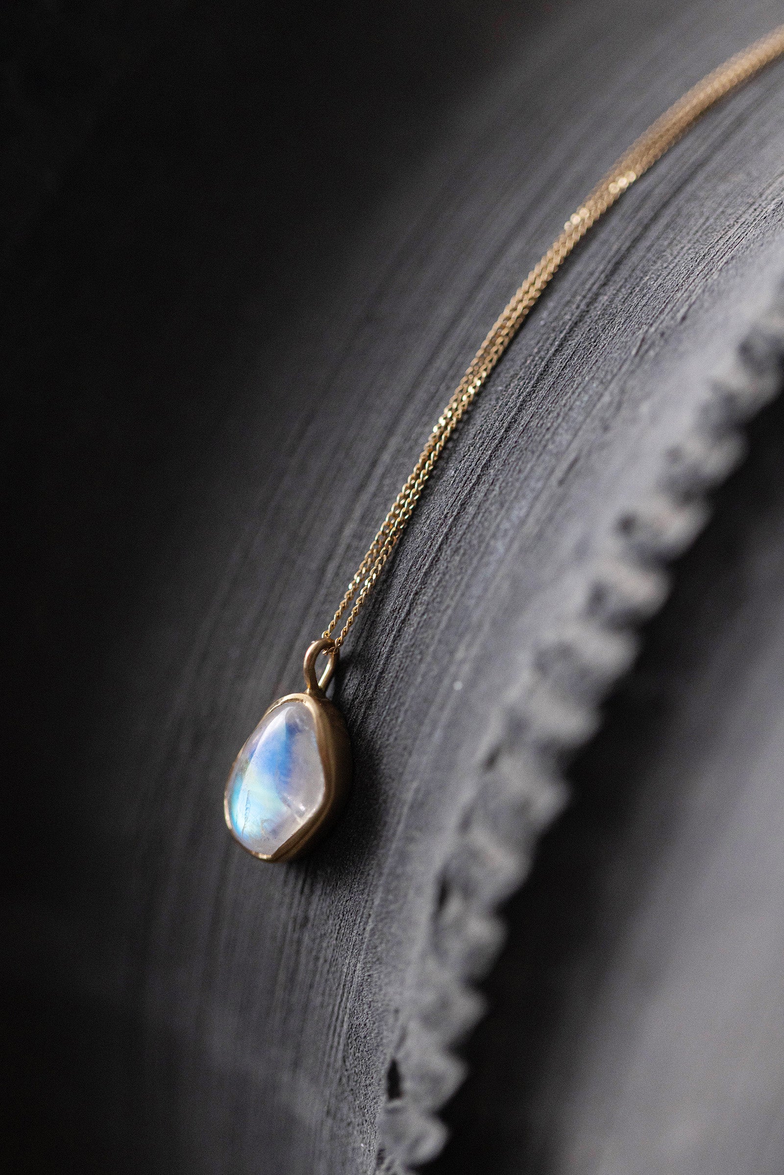 18K necklace ( 18K rainbowmoonstone)