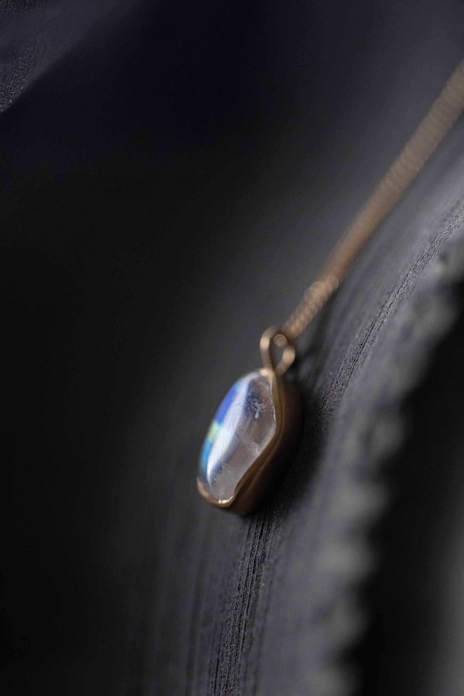 18K necklace ( 18K rainbowmoonstone)