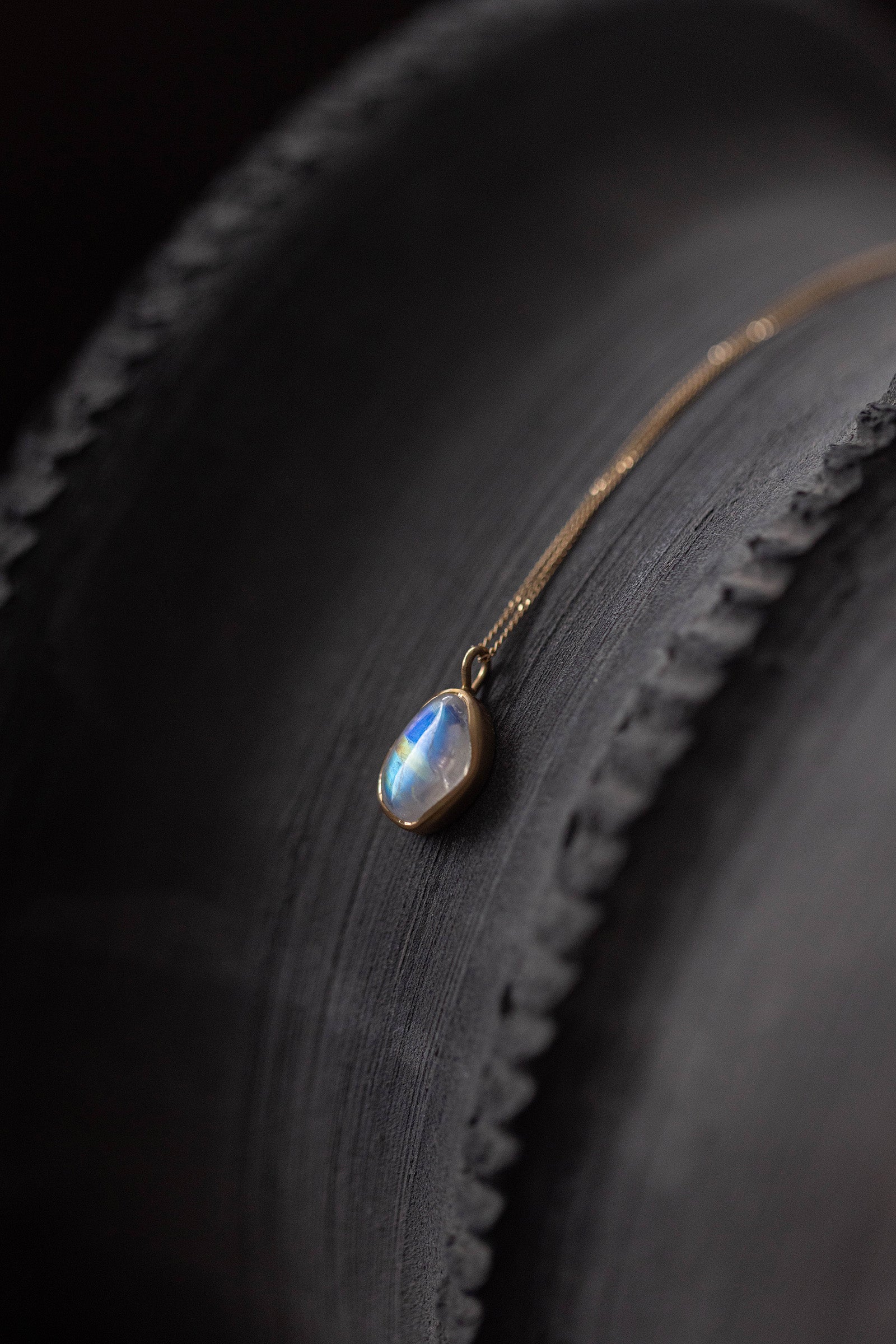 18K necklace ( 18K rainbowmoonstone)