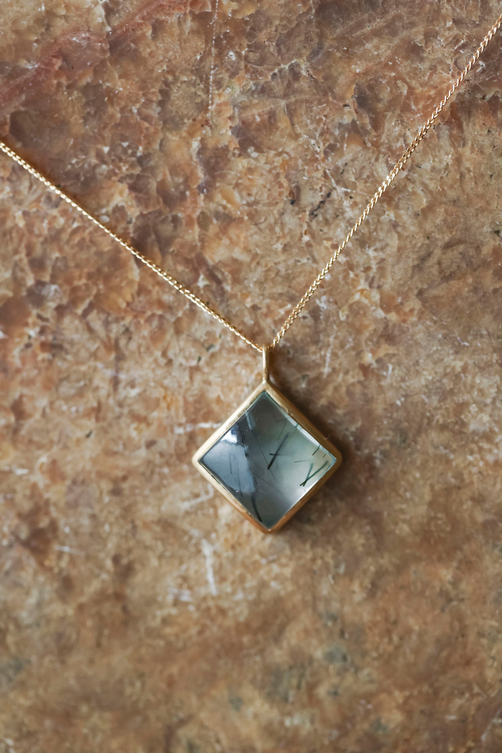 18K necklace ( 18K prehnite )
