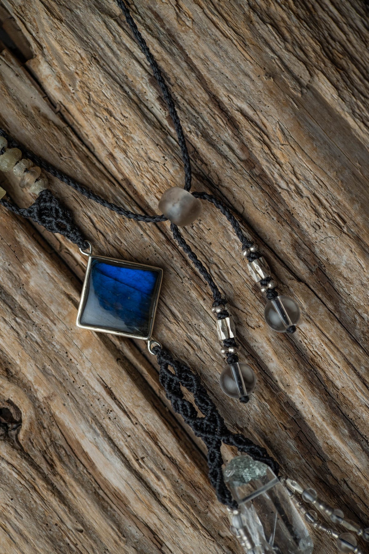 macrame necklace ( silver top labradorite) + ( quartz )