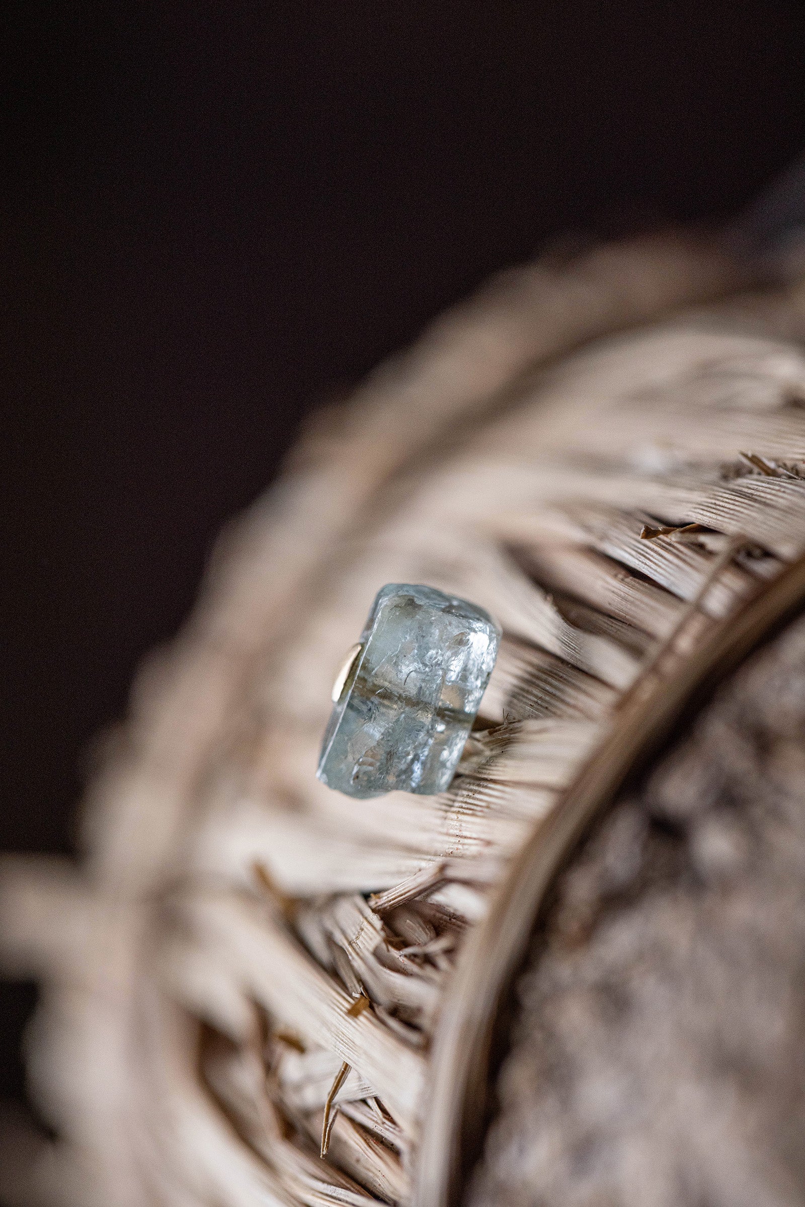 18K aquamarine rough stone earring (single)