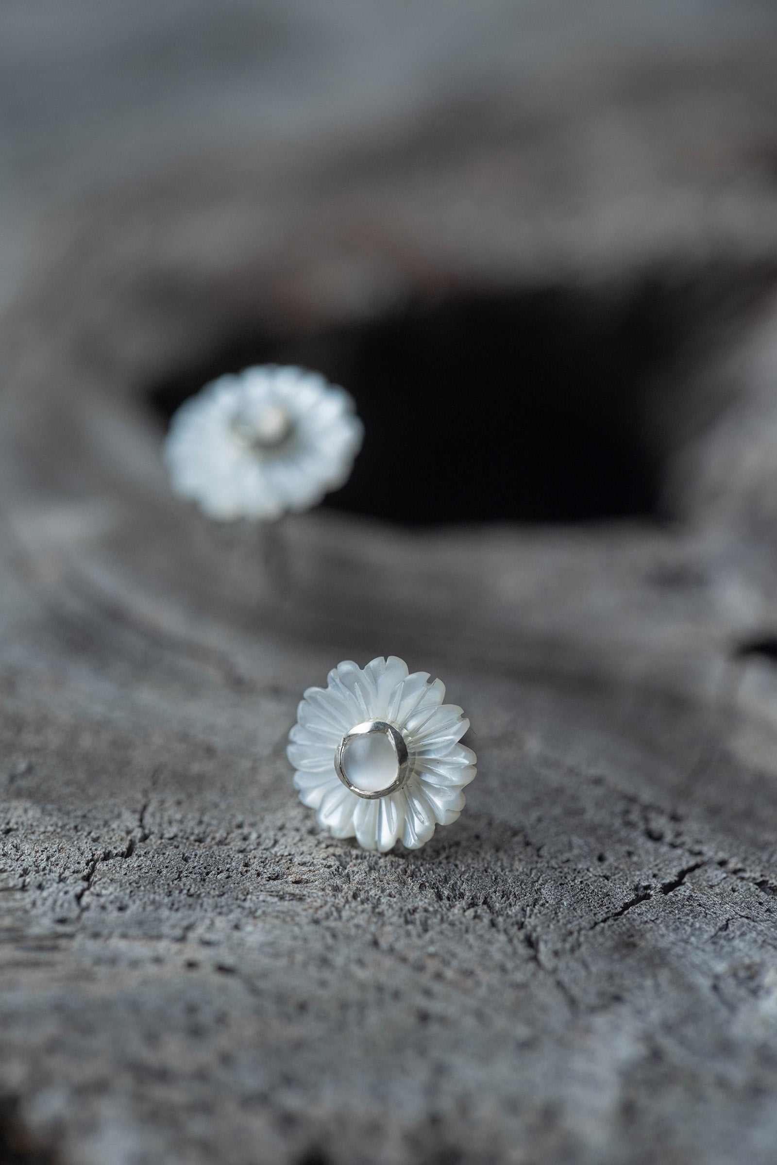 silver earrings pair moonstone + daisy flower pearl small
