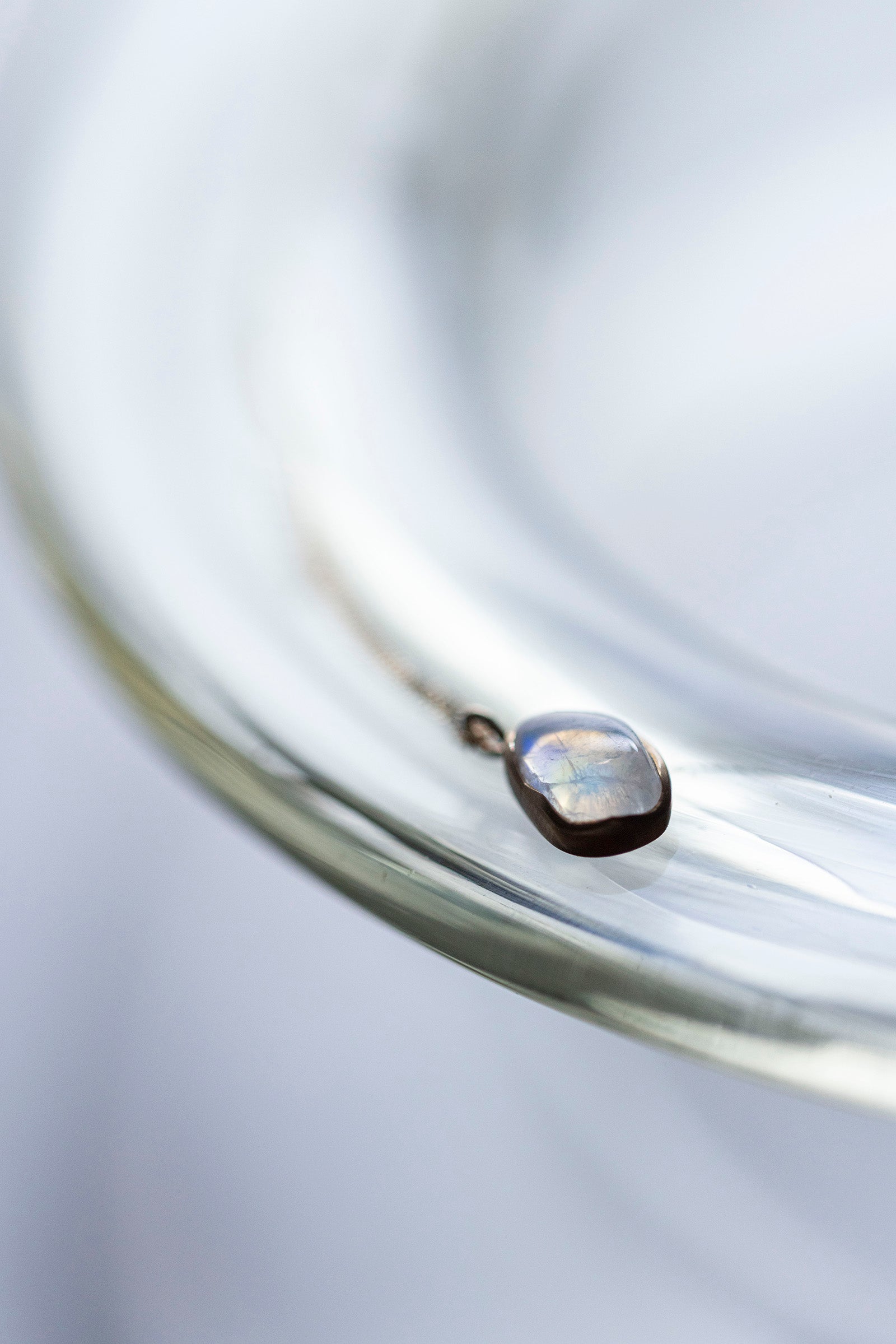 18K necklace ( 18K rainbowmoonstone)