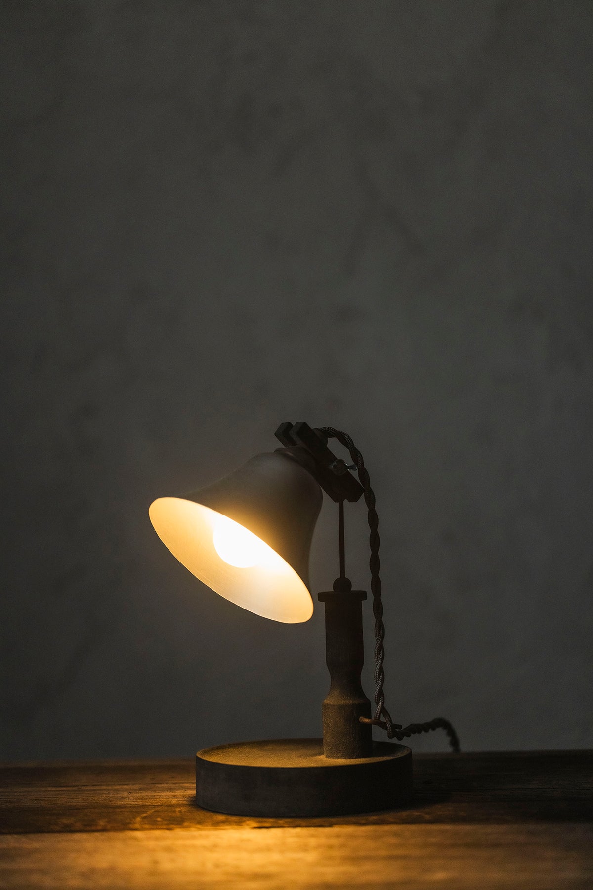 chikuni Letter Lamp (Black) 03