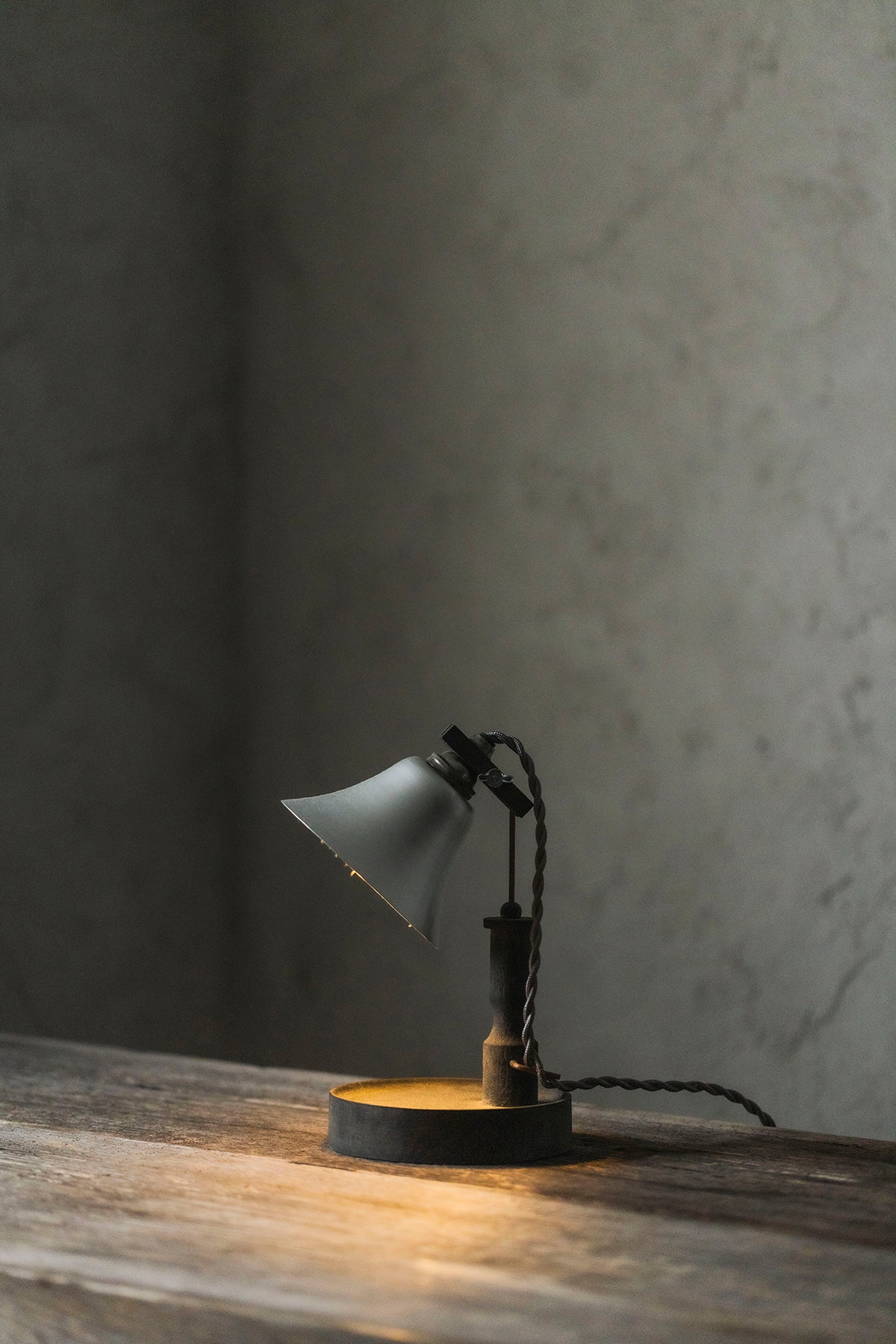 chikuni Letter Lamp (Black) 03