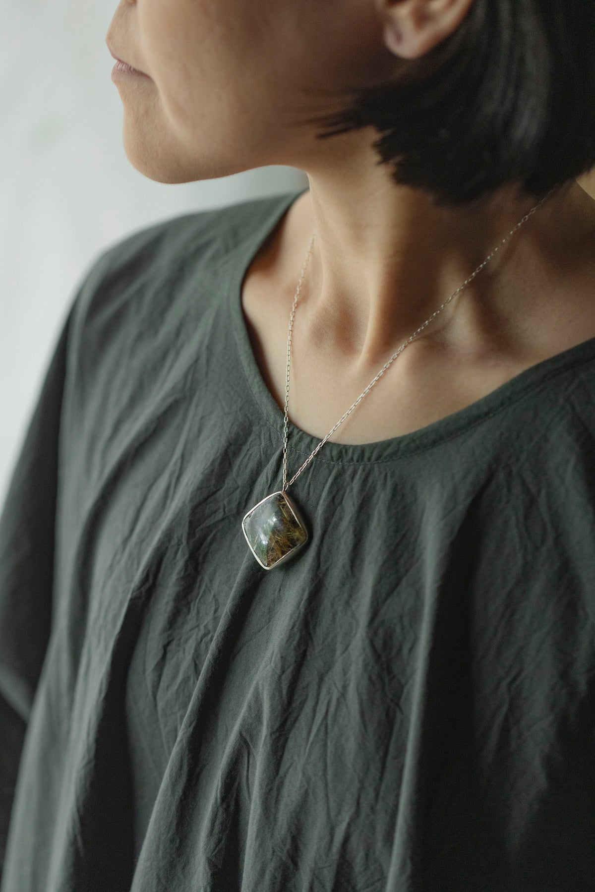 silver necklace silver top ( rutilated quartz )