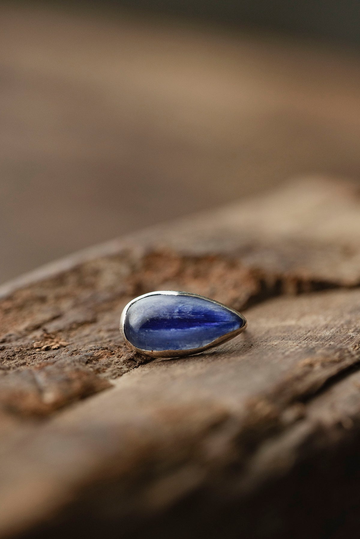 silver stud earrings single ( kyanite )