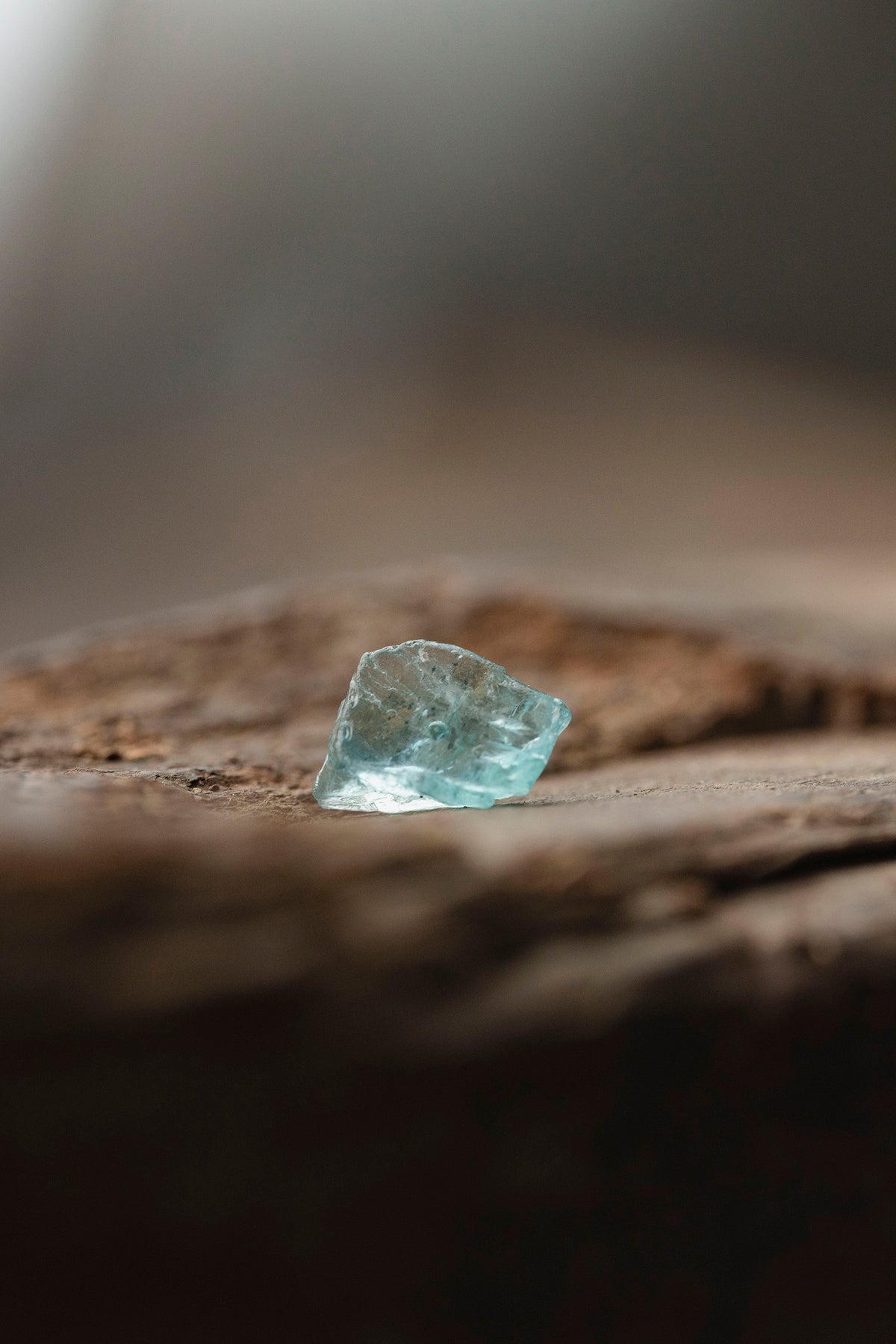 18K apatite rough stone earring (single)