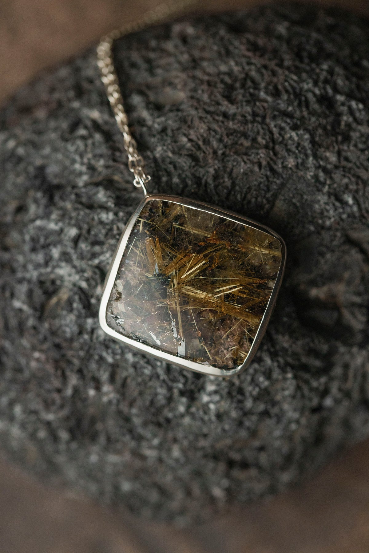 silver necklace silver top ( rutilated quartz )