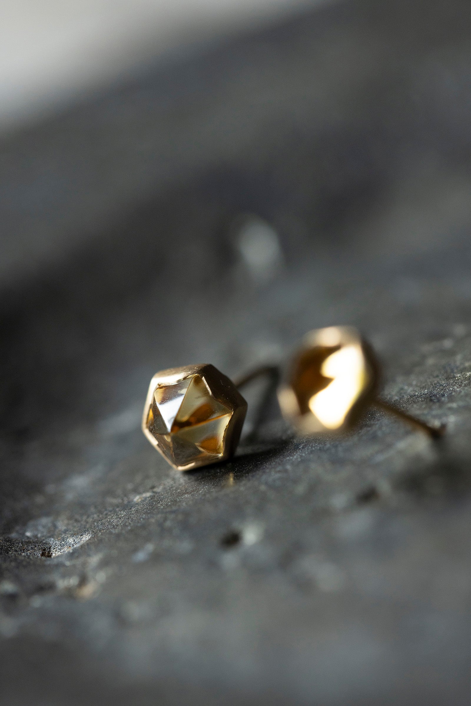 18K hexagon earrings (pair)