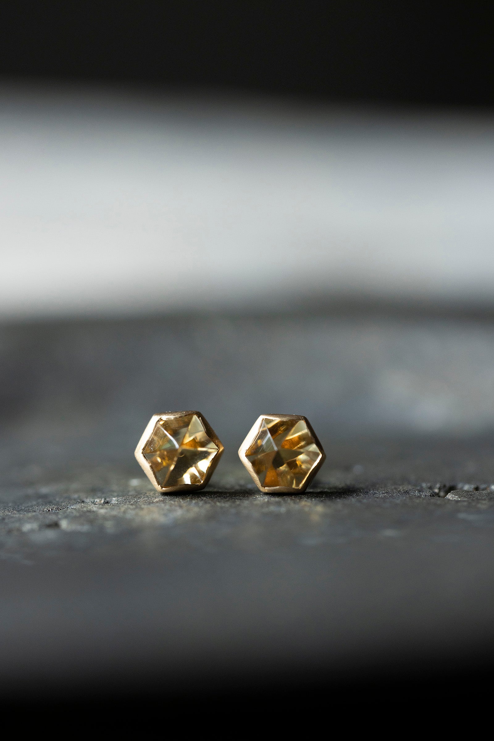 18K hexagon earrings (pair)