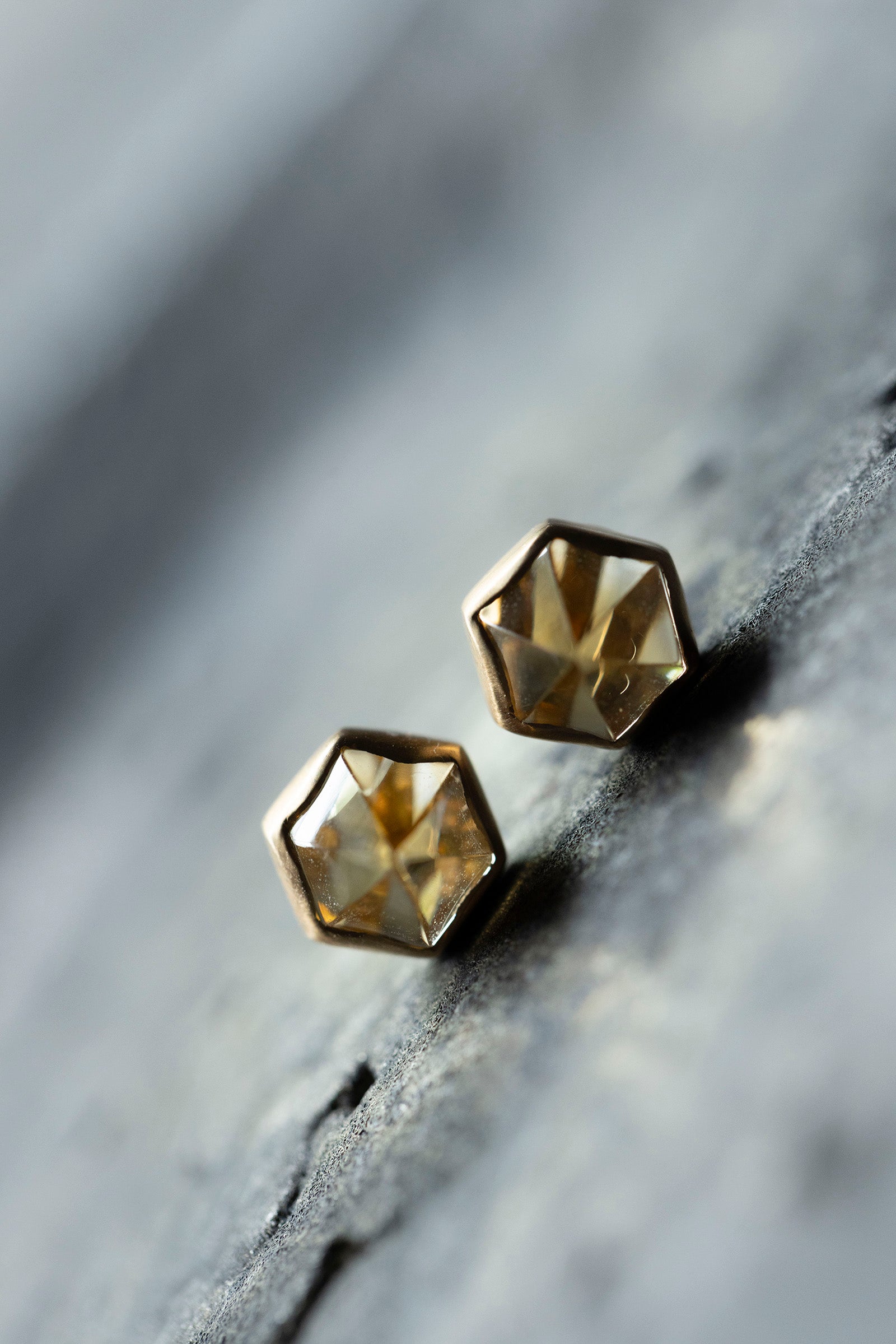 18K hexagon earrings (pair)