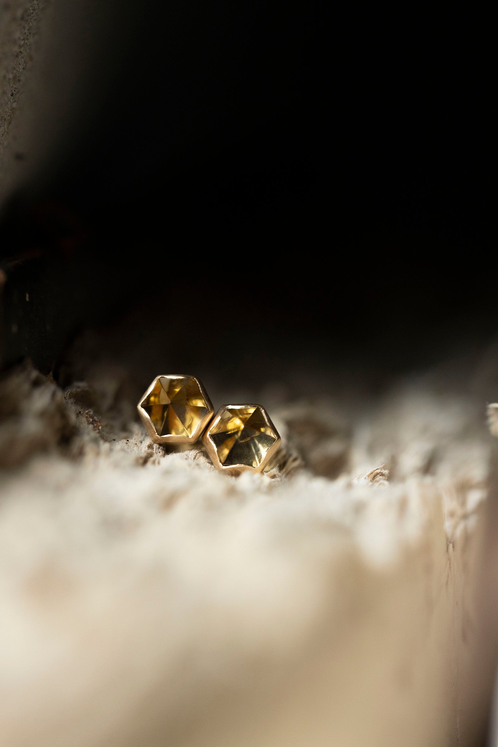 18K hexagon earrings (pair)