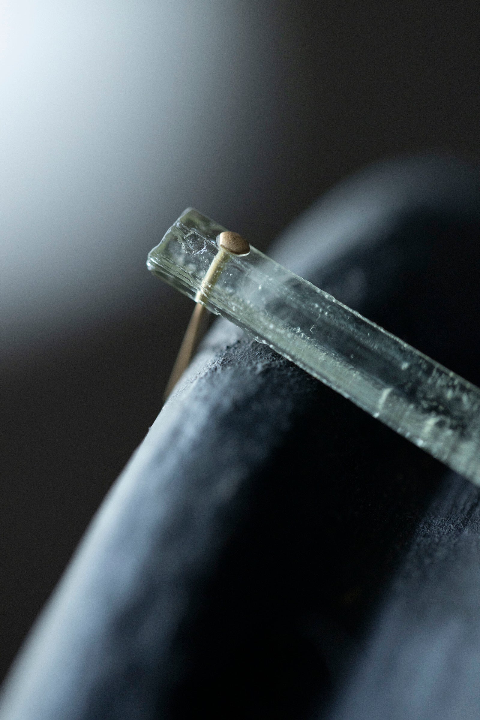 18K aquamarine rough stone earring (single)