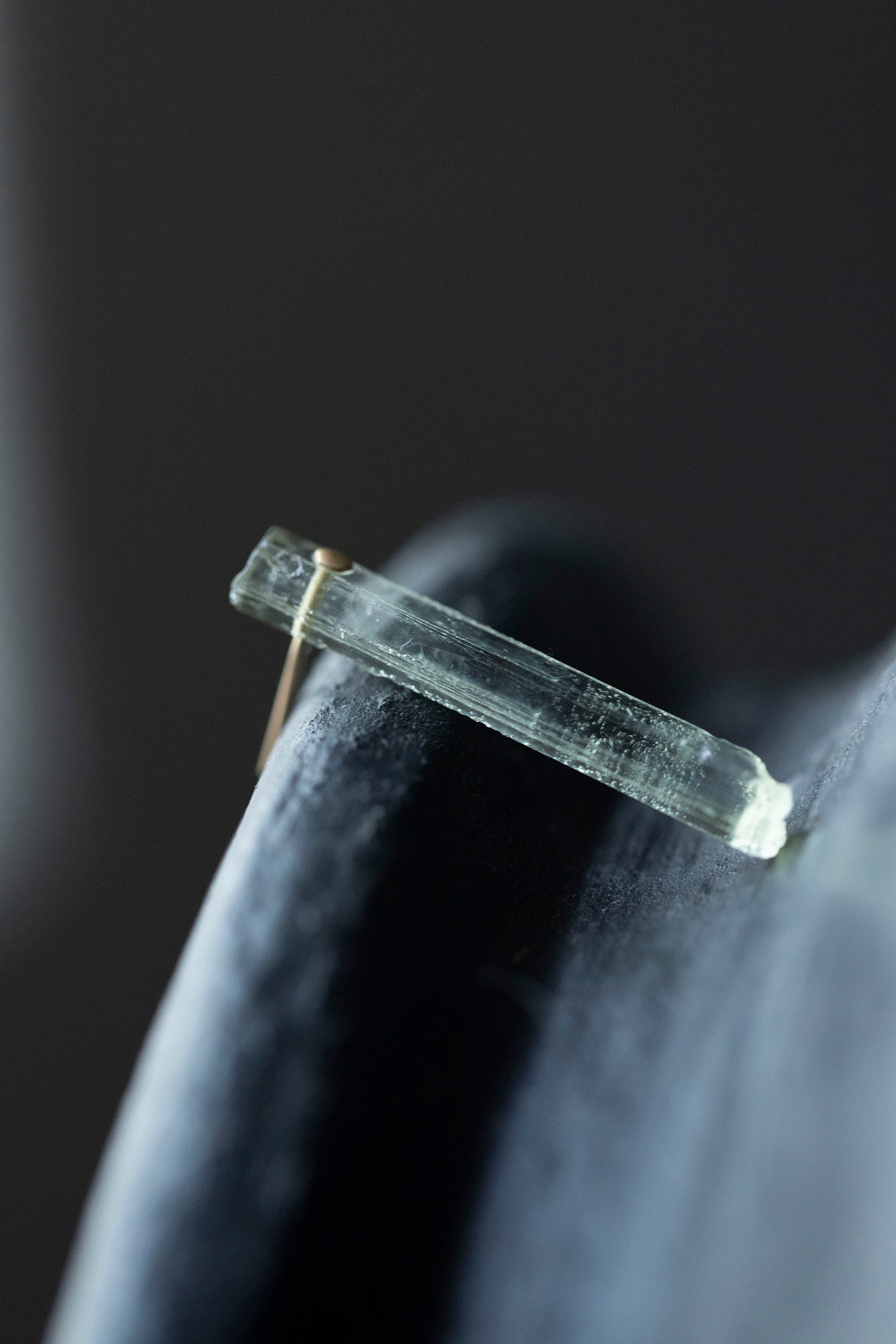 18K aquamarine rough stone earring (single)