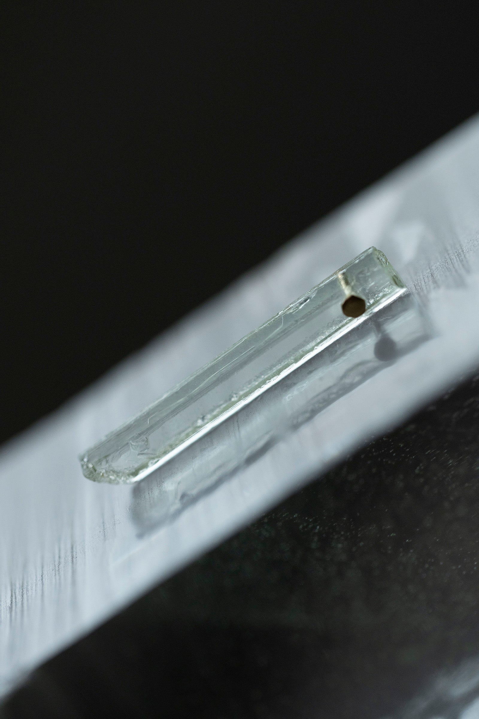 18K aquamarine rough stone earring (single)