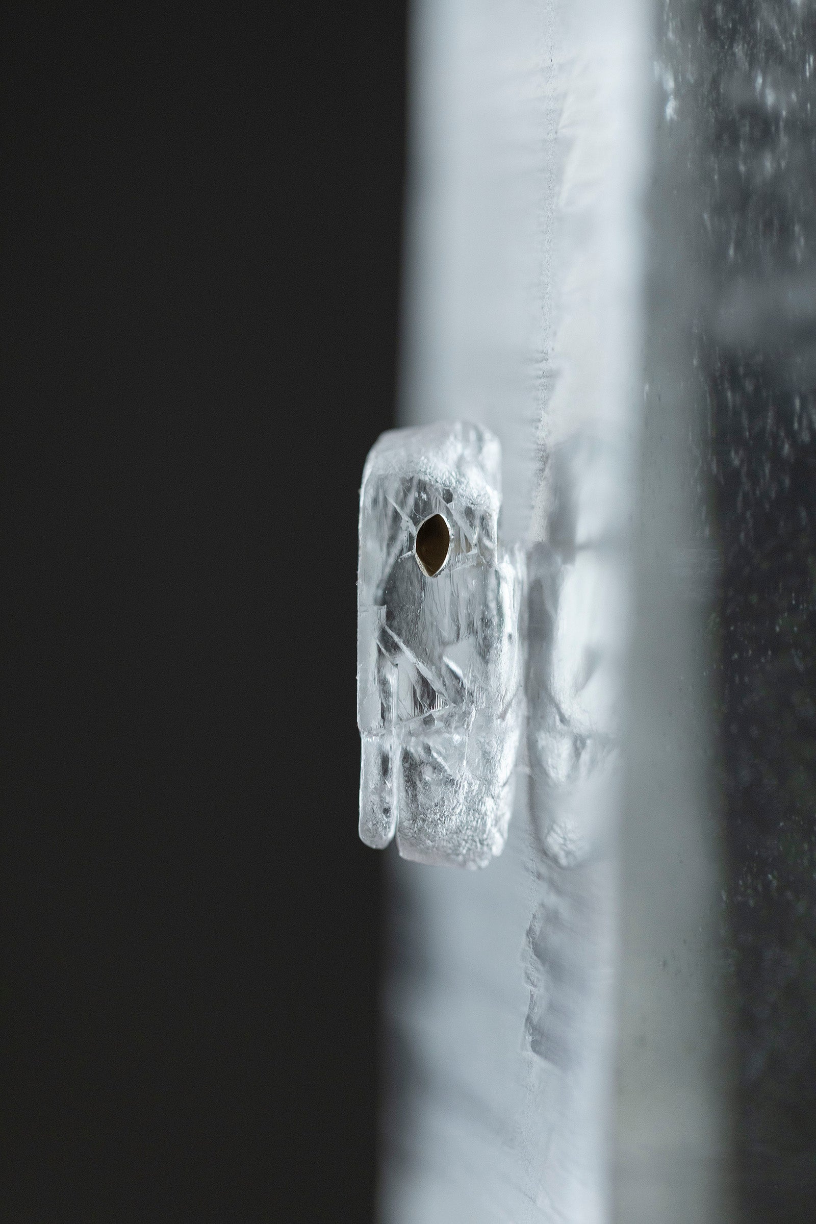 18K kunzite rough stone earring (single)