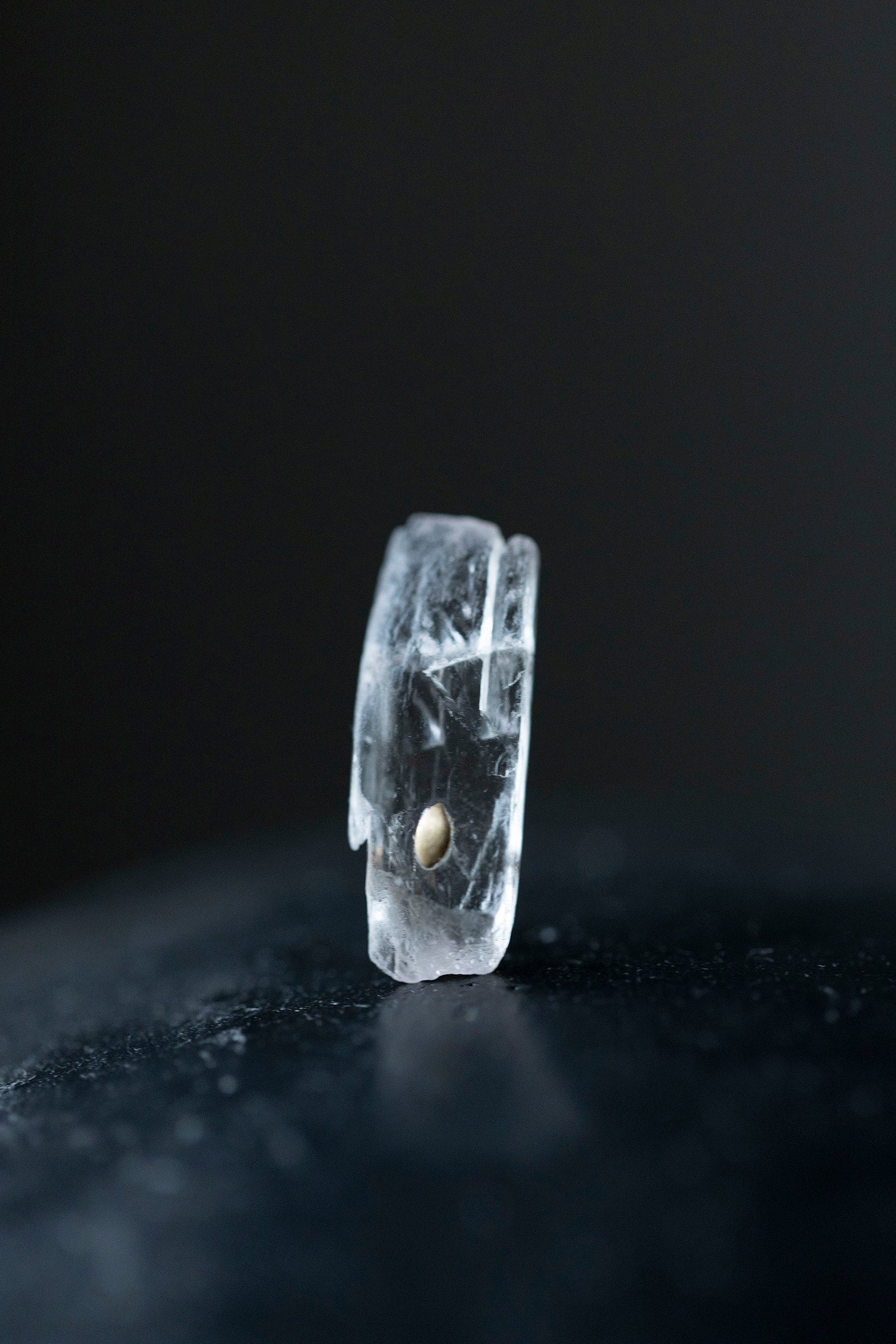 18K kunzite rough stone earring (single)