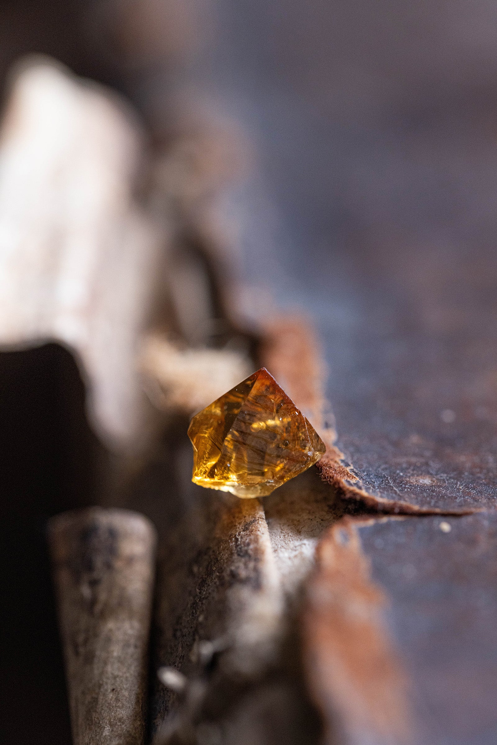 18K citrine rough stone earring (single)