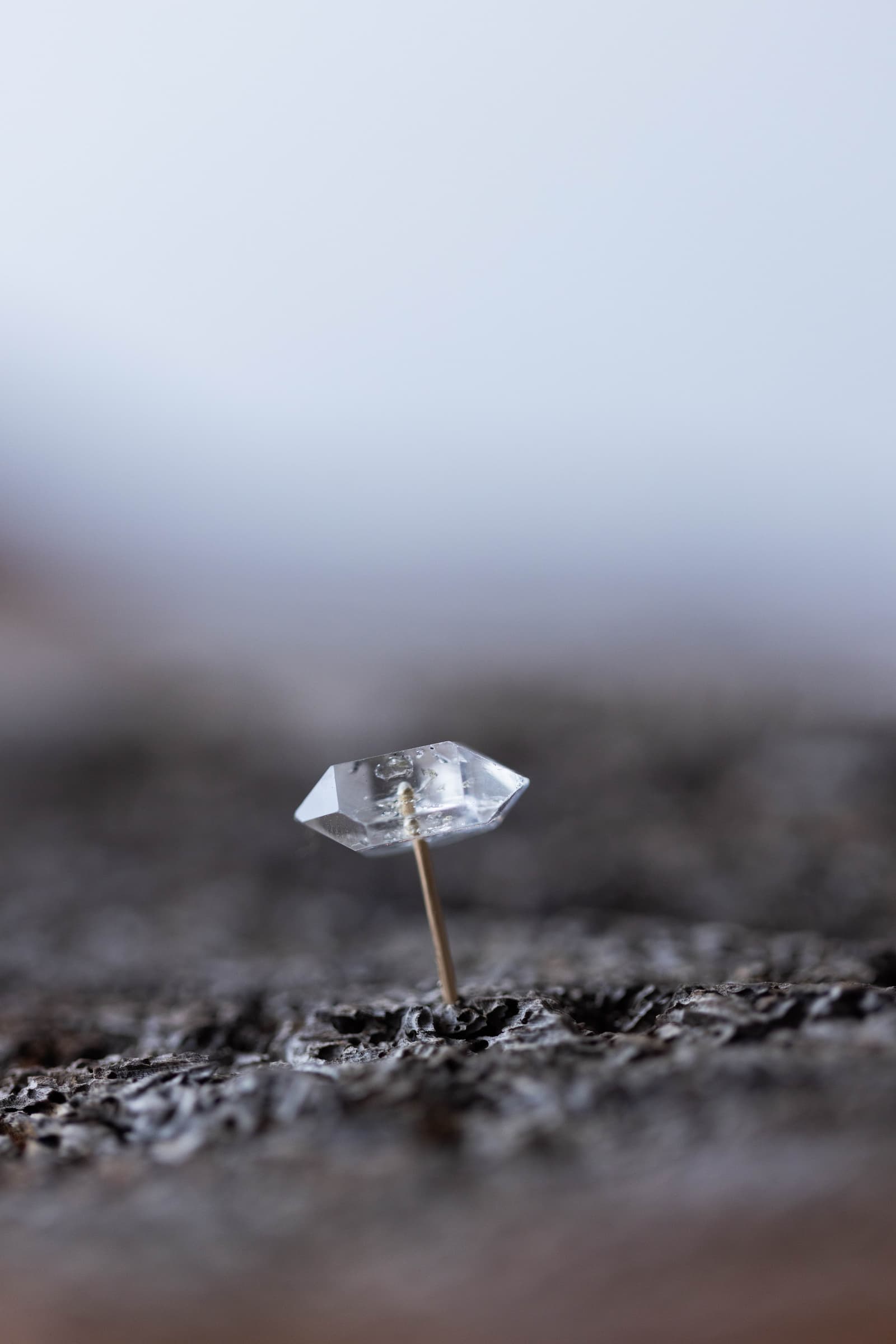 18K quartz rough stone earring (single)