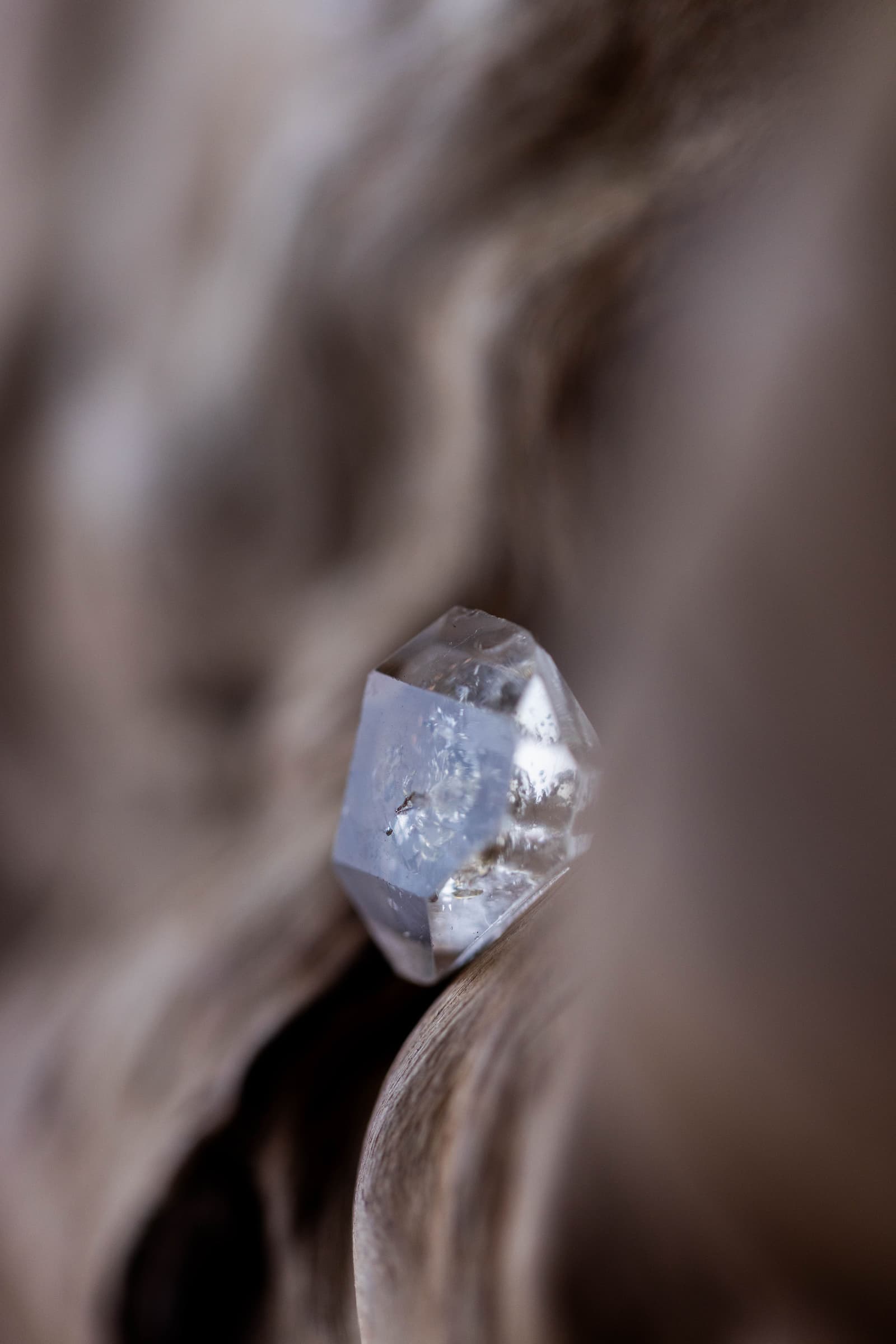 18K quartz rough stone earring (single)