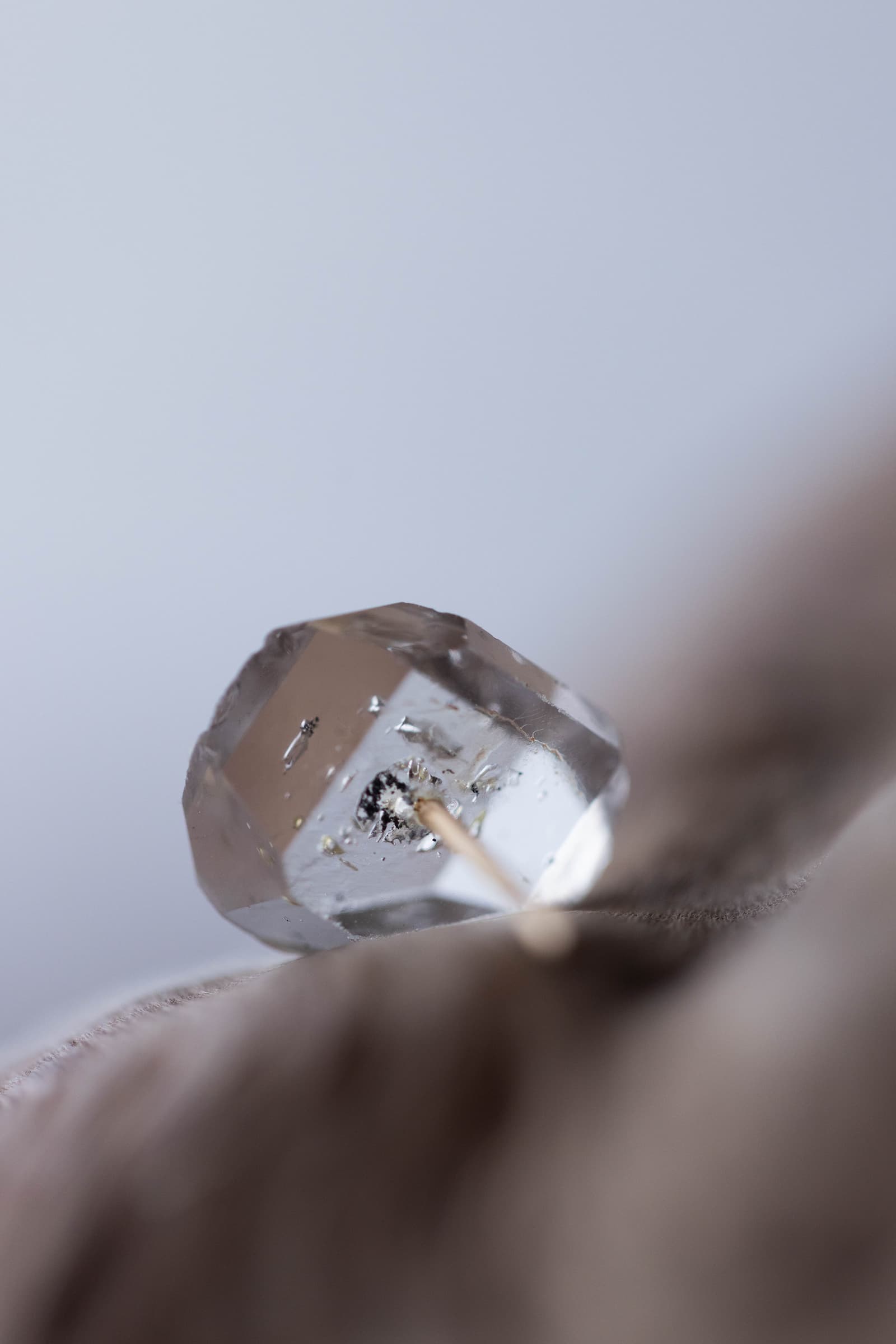 18K quartz rough stone earring (single)