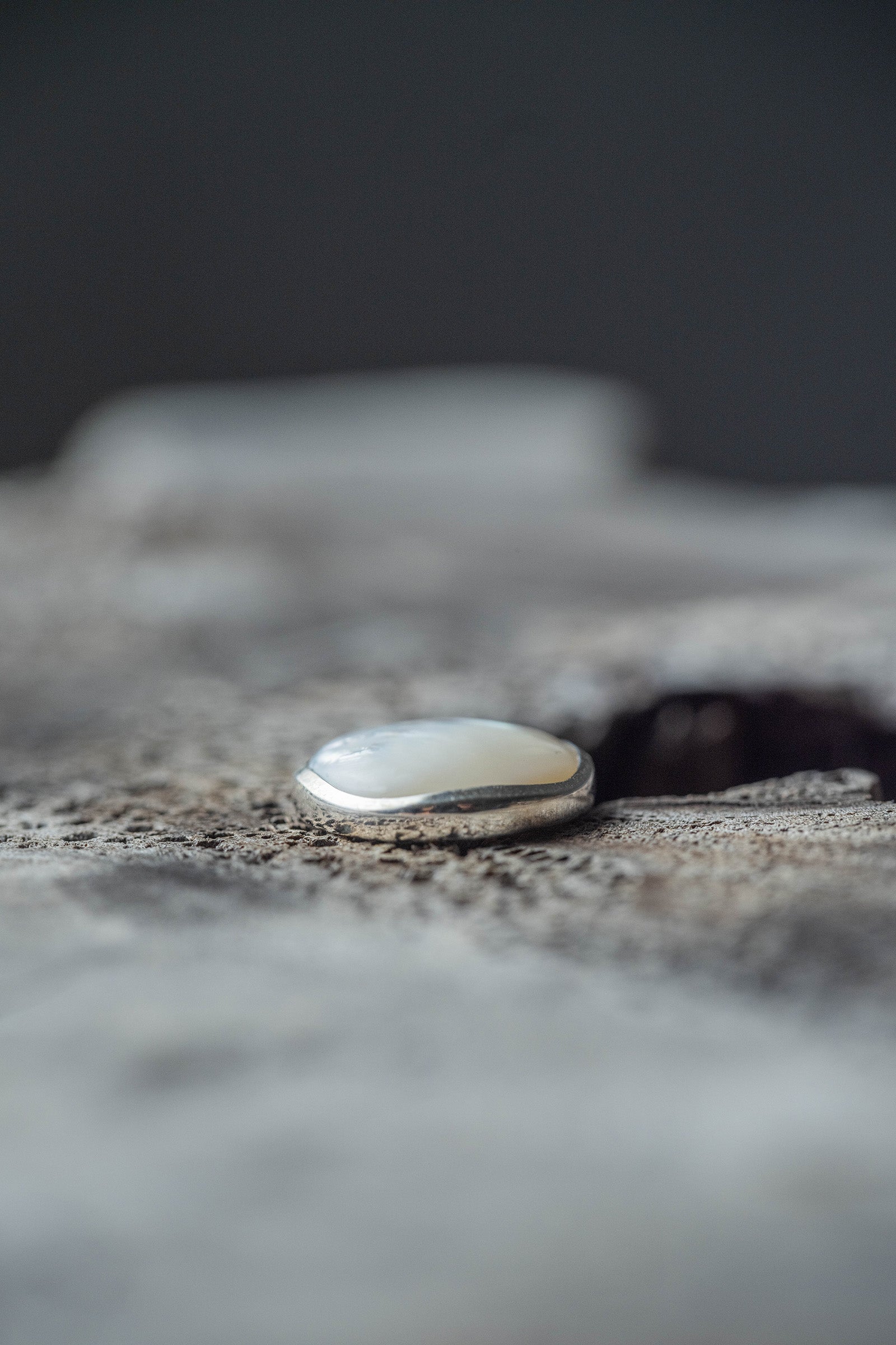 silver stud earrings pair pearl