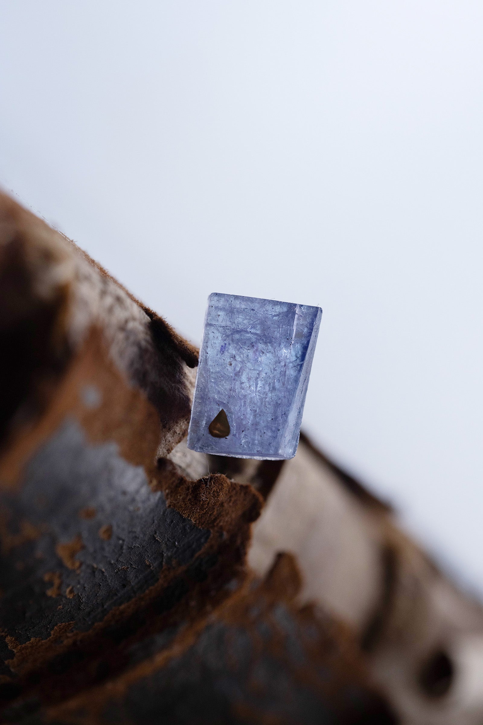 18K Iolite rough stone earring (single)