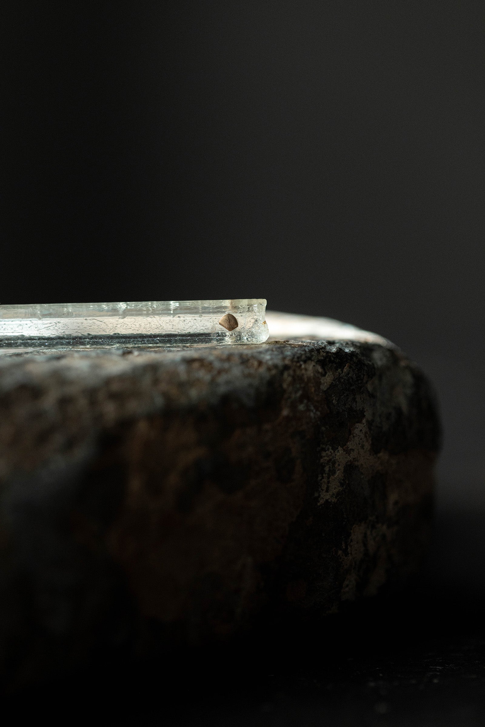 18K aquamarine rough stone earring (single)