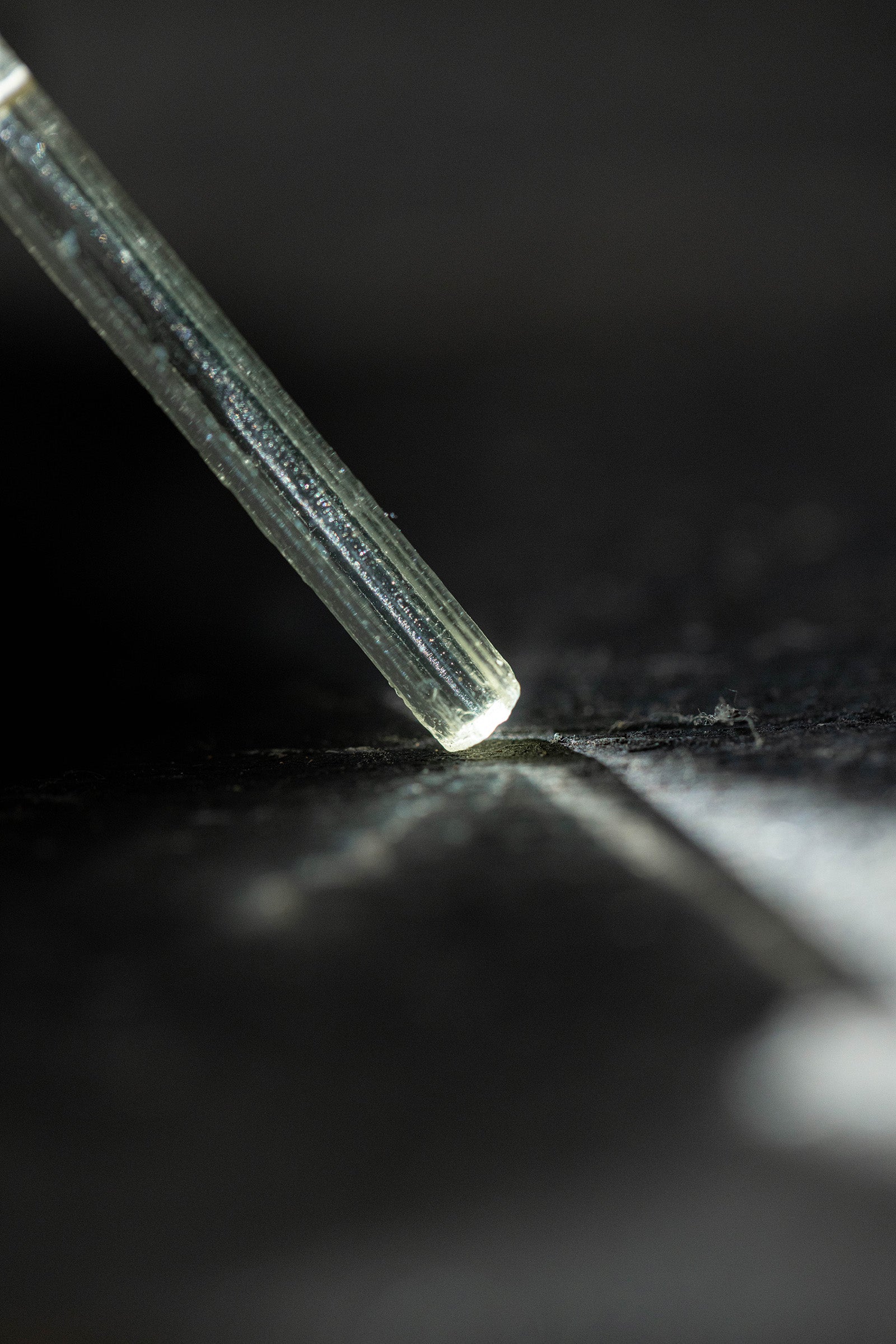 18K aquamarine rough stone earring (single)