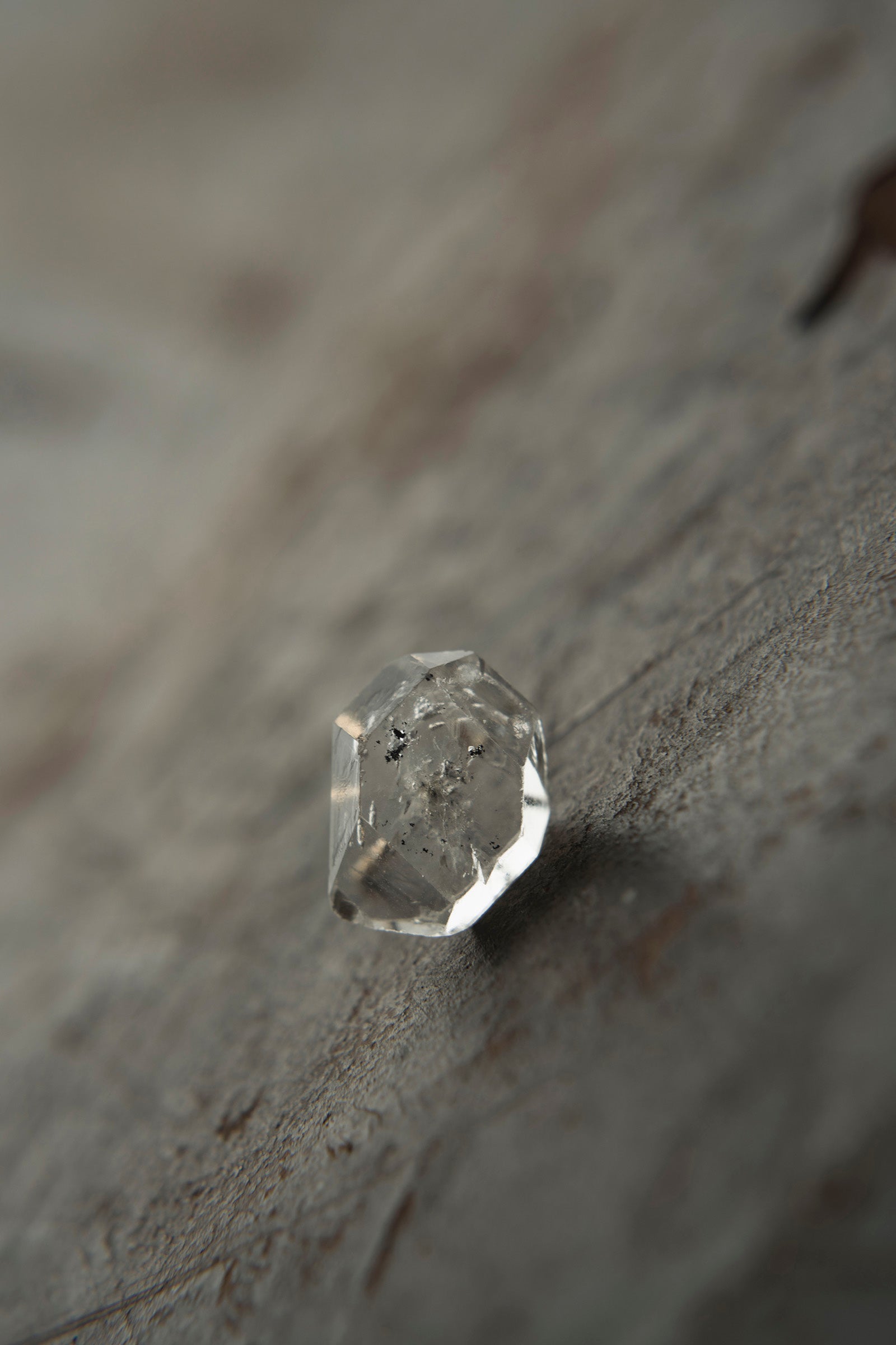 18K herkimer quartz rough stone earrings (single)