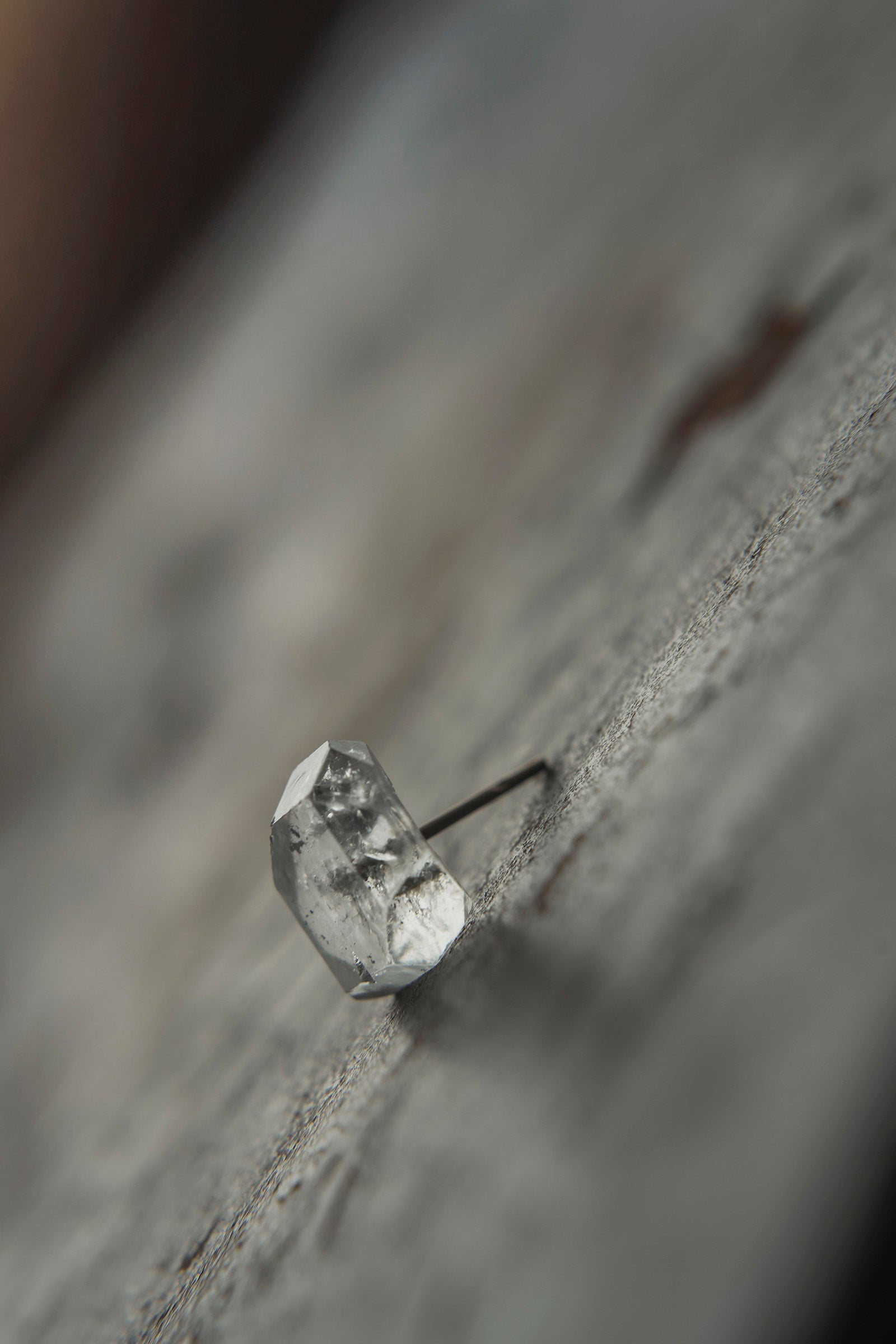 18K herkimer quartz rough stone earrings (single)