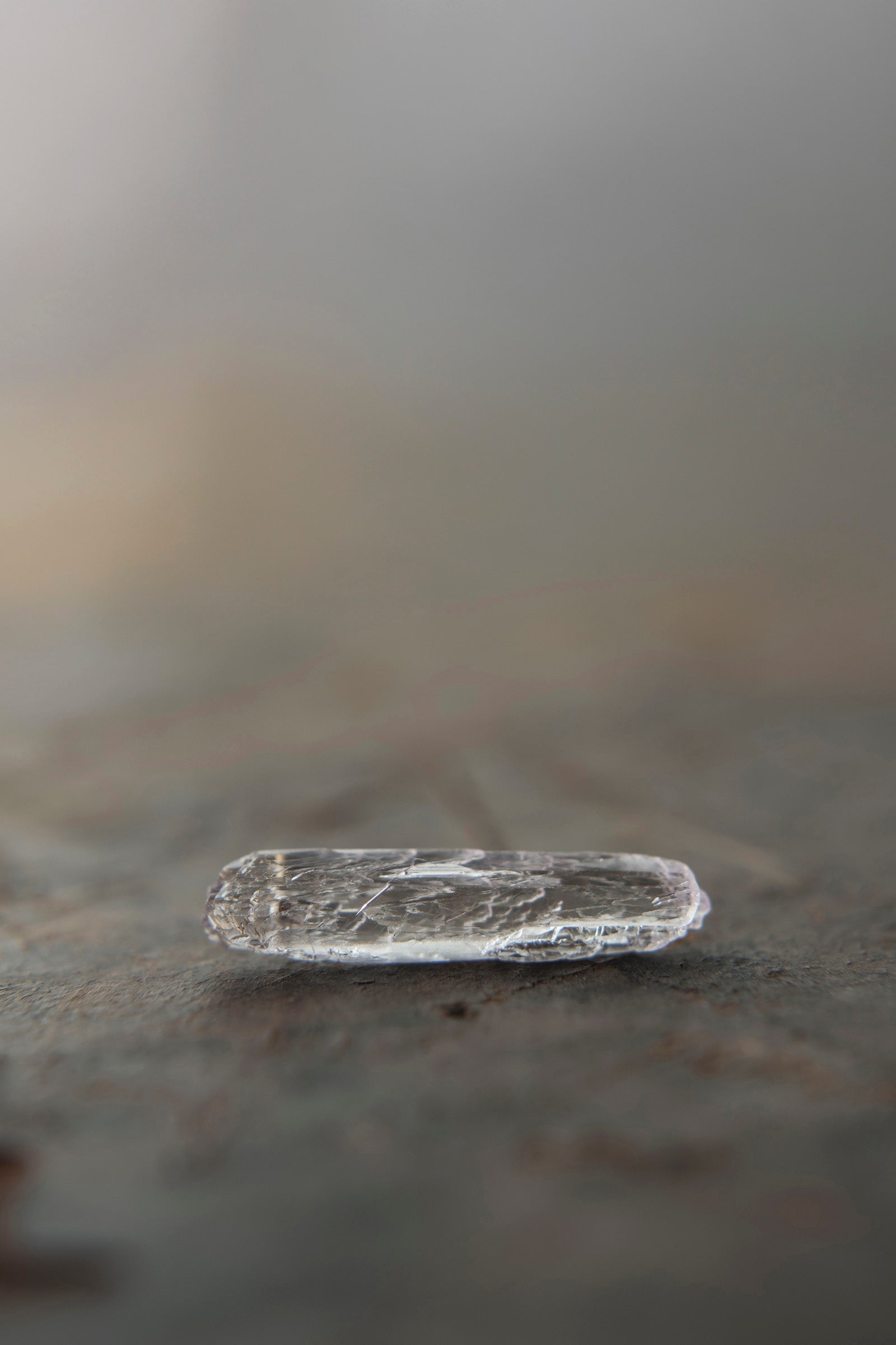 18K Kunzite rough stone earring (single)