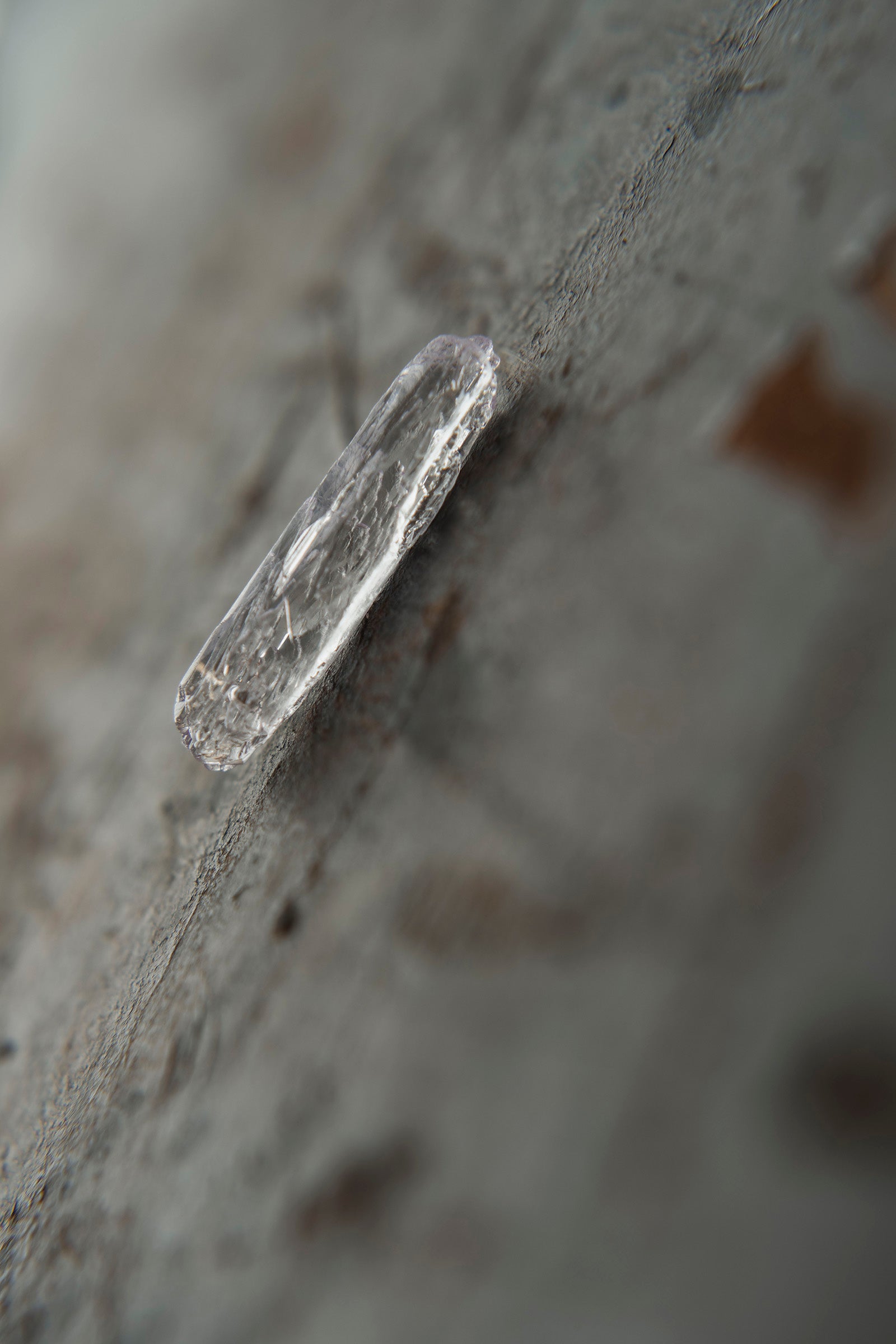 18K Kunzite rough stone earring (single)