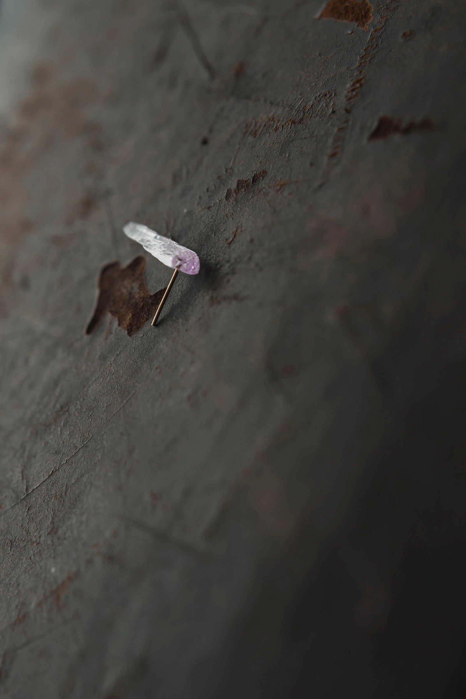 18K Kunzite rough stone earring (single)