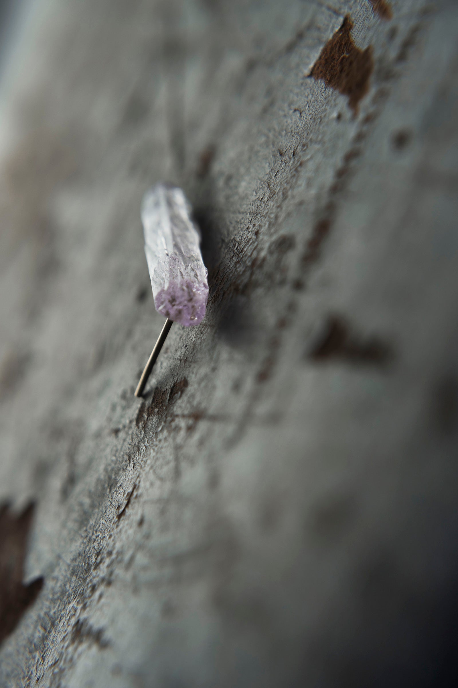 18K Kunzite rough stone earring (single)