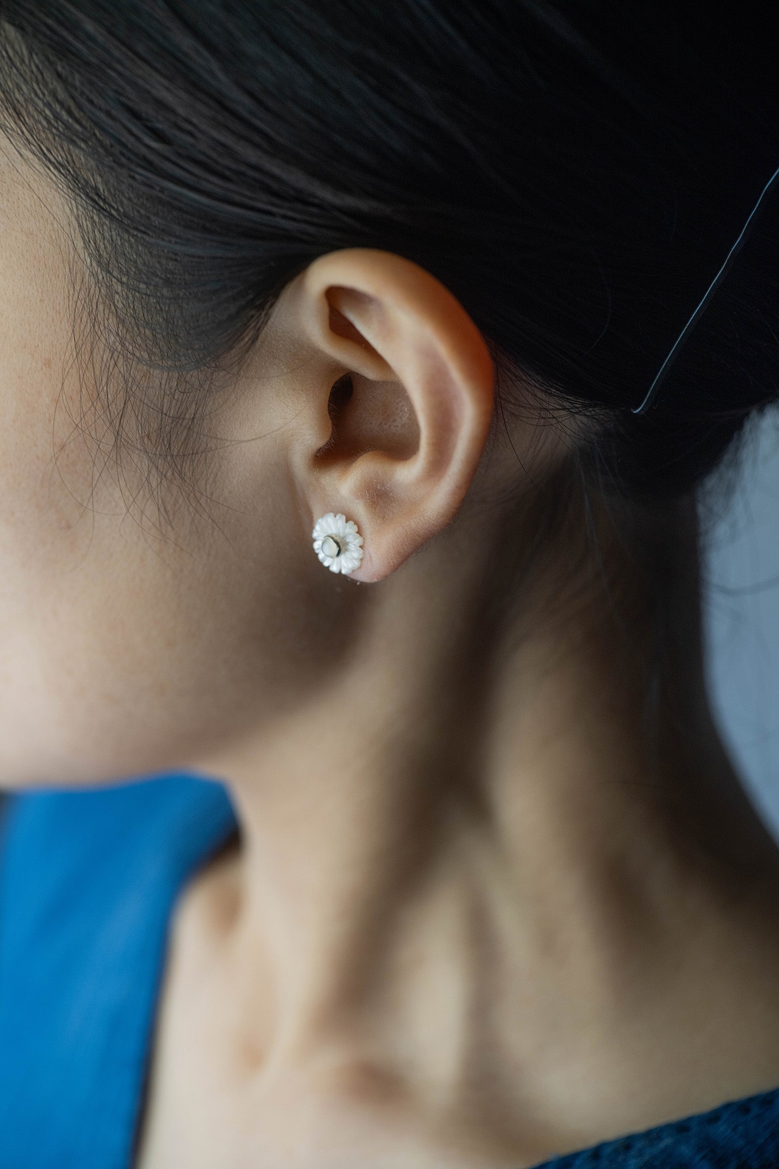 silver earrings pair moonstone + daisy flower pearl small