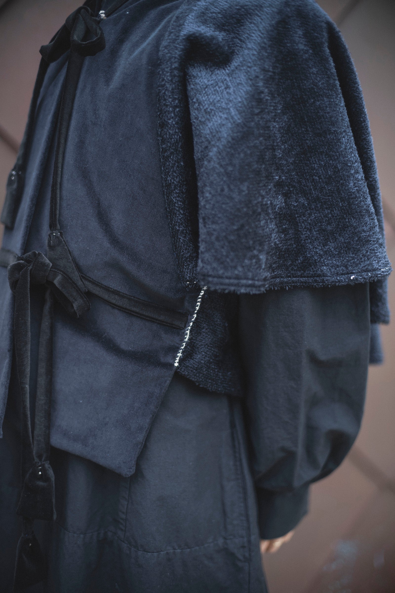 居相 百五十九 黒天鵞絨房飾外套