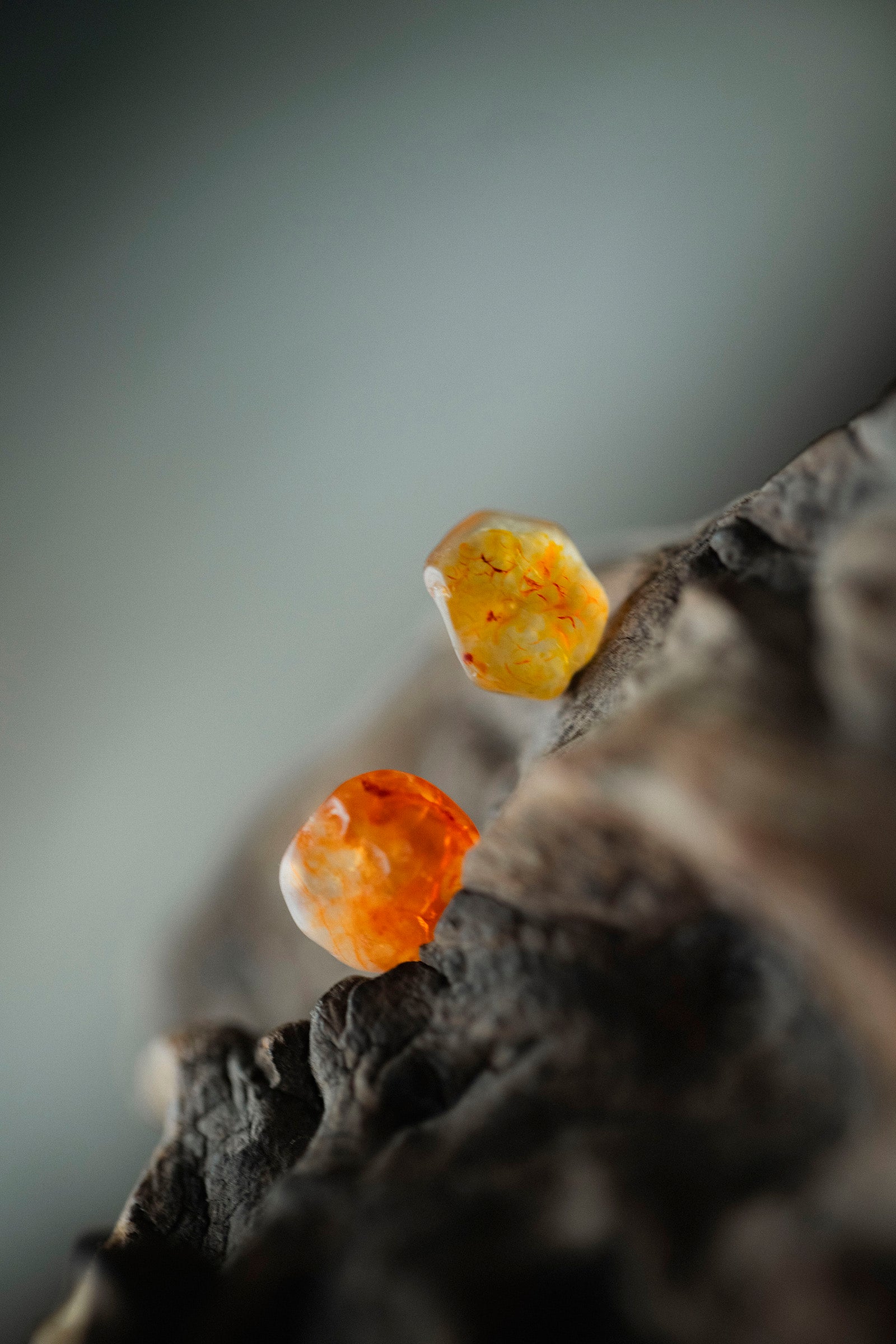 18K carnelian rough stone earrings (pair)