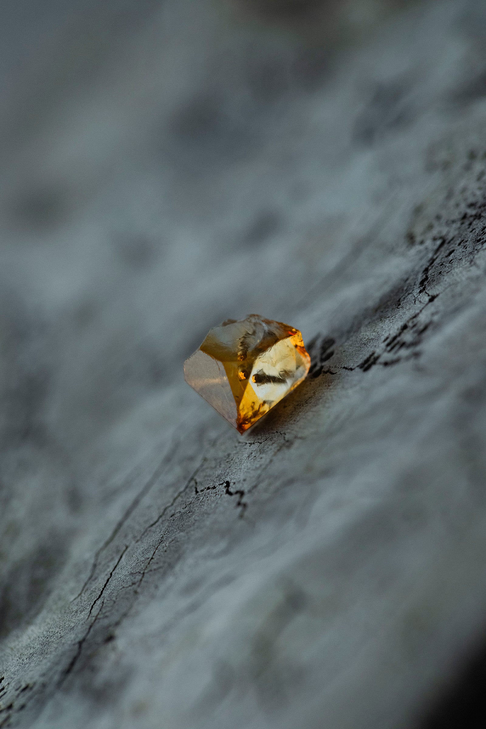 18K citrine rough stone earring (single)