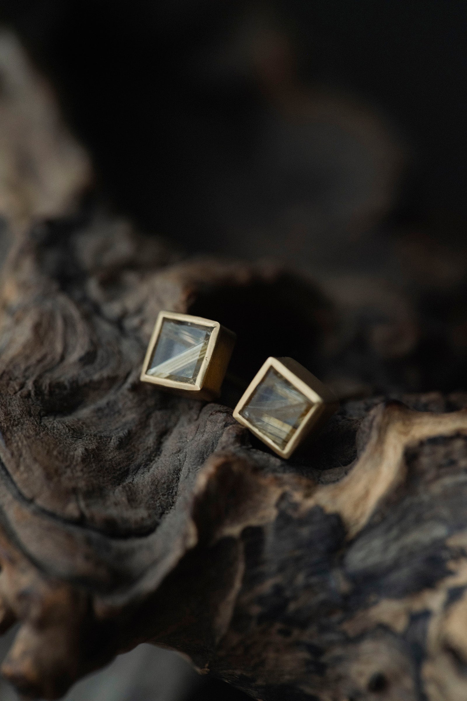 18K square earrings (pair)