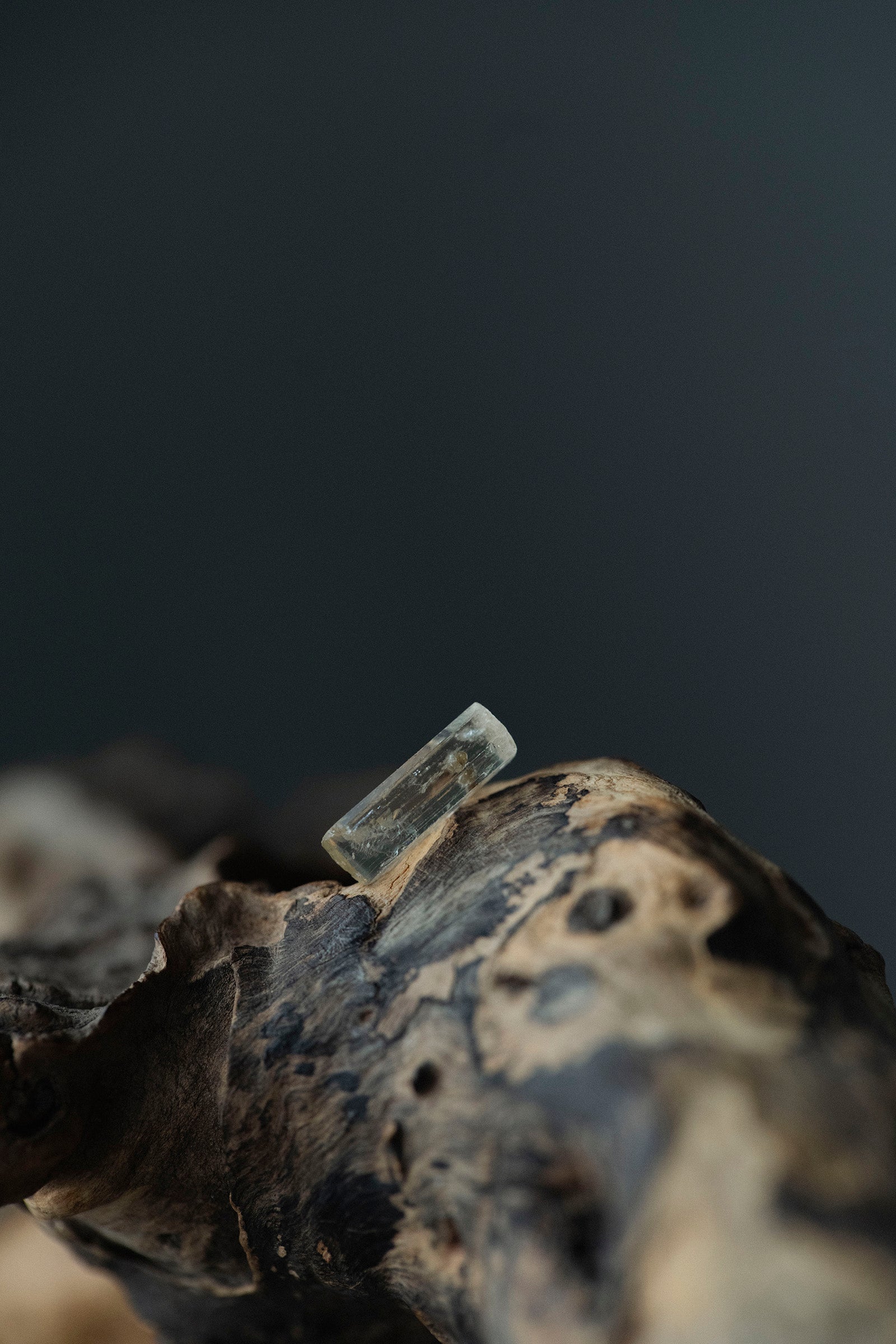 18K topaz rough stone earring (single)