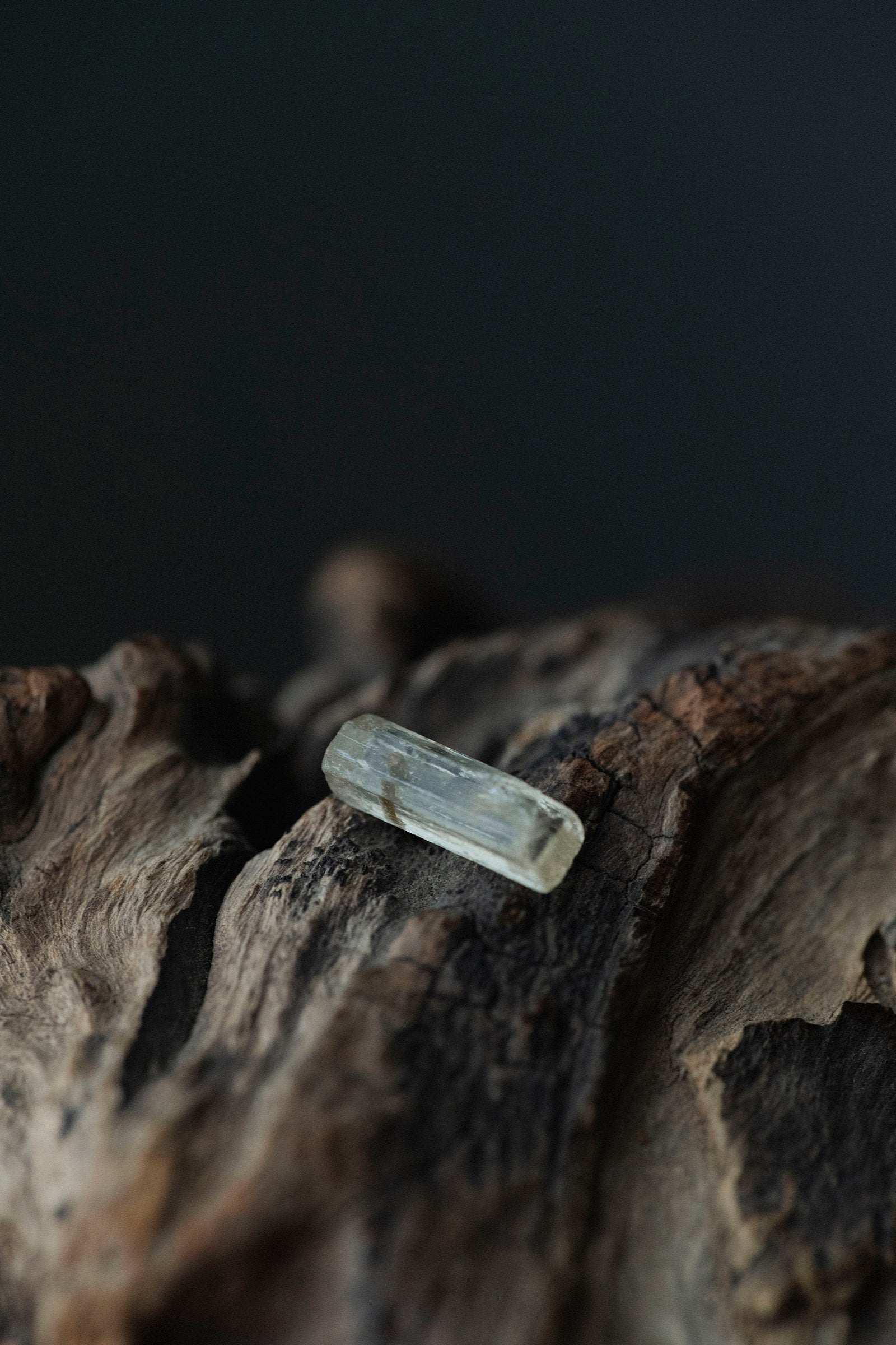 18K topaz rough stone earring (single)