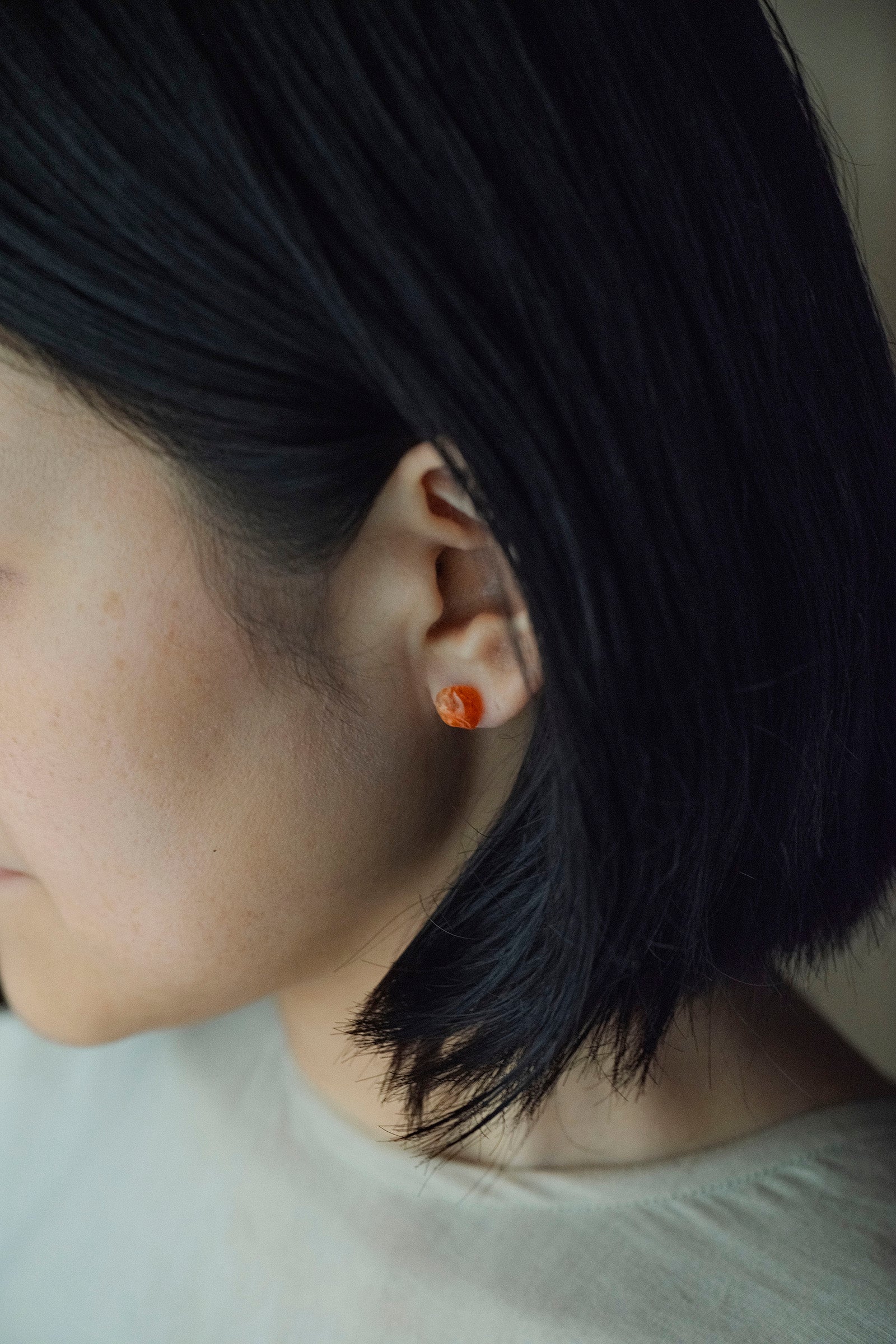 18K carnelian rough stone earrings (pair)
