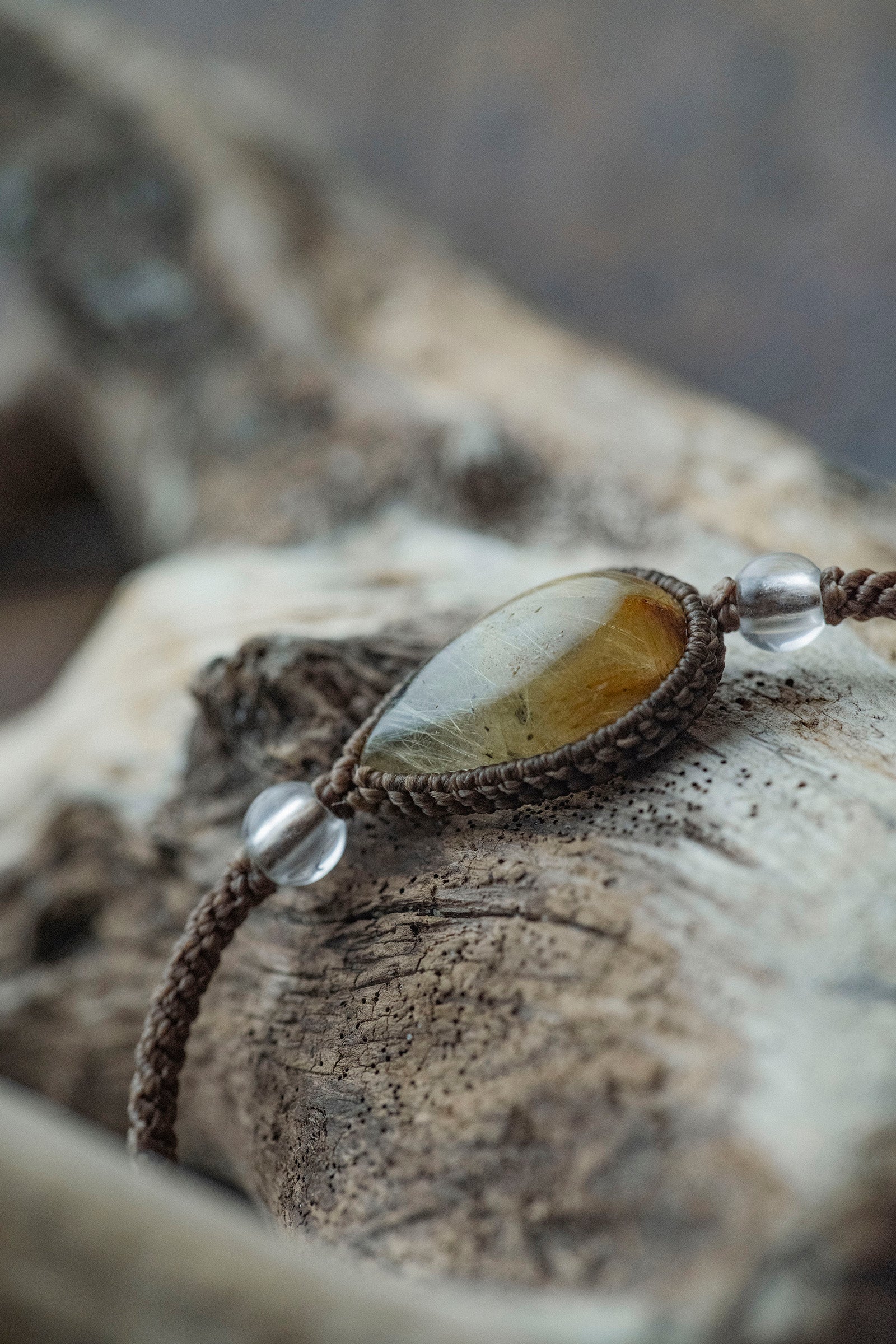 macrame bracelet (rutilated quartz)