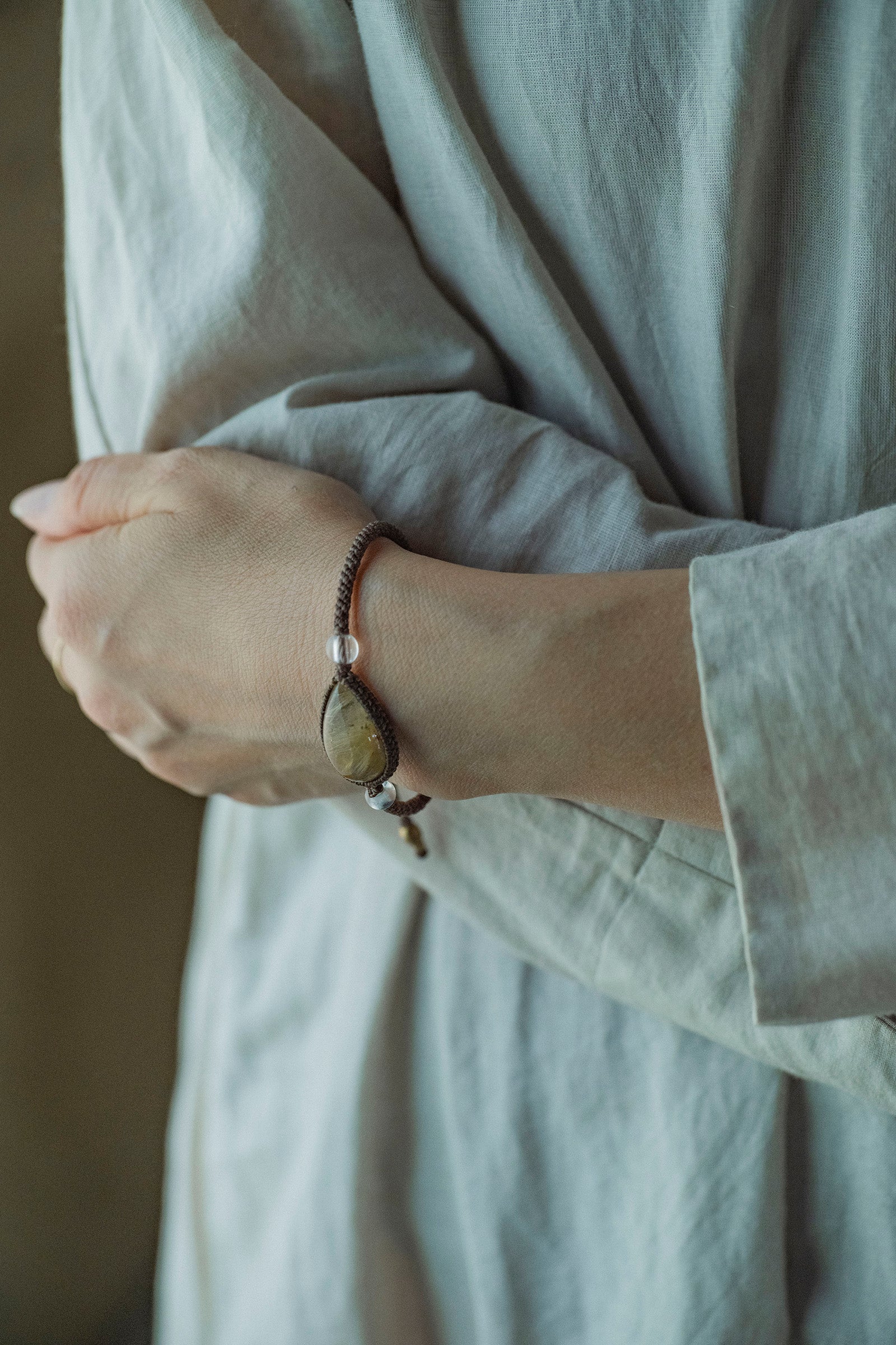 macrame bracelet (rutilated quartz)
