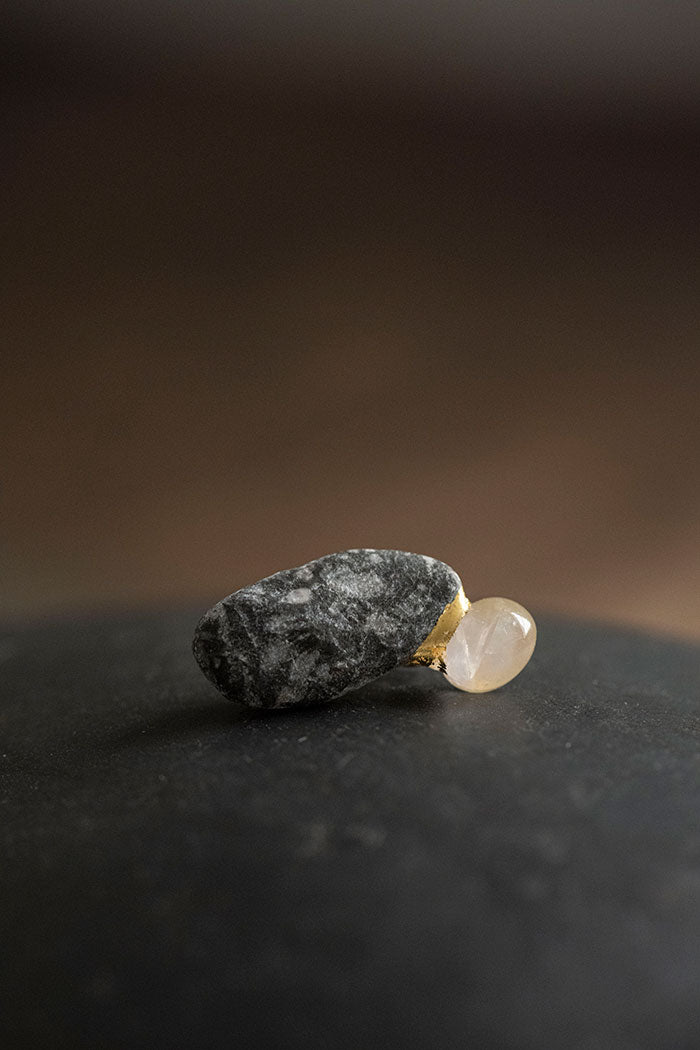 川井有紗 光と影 02