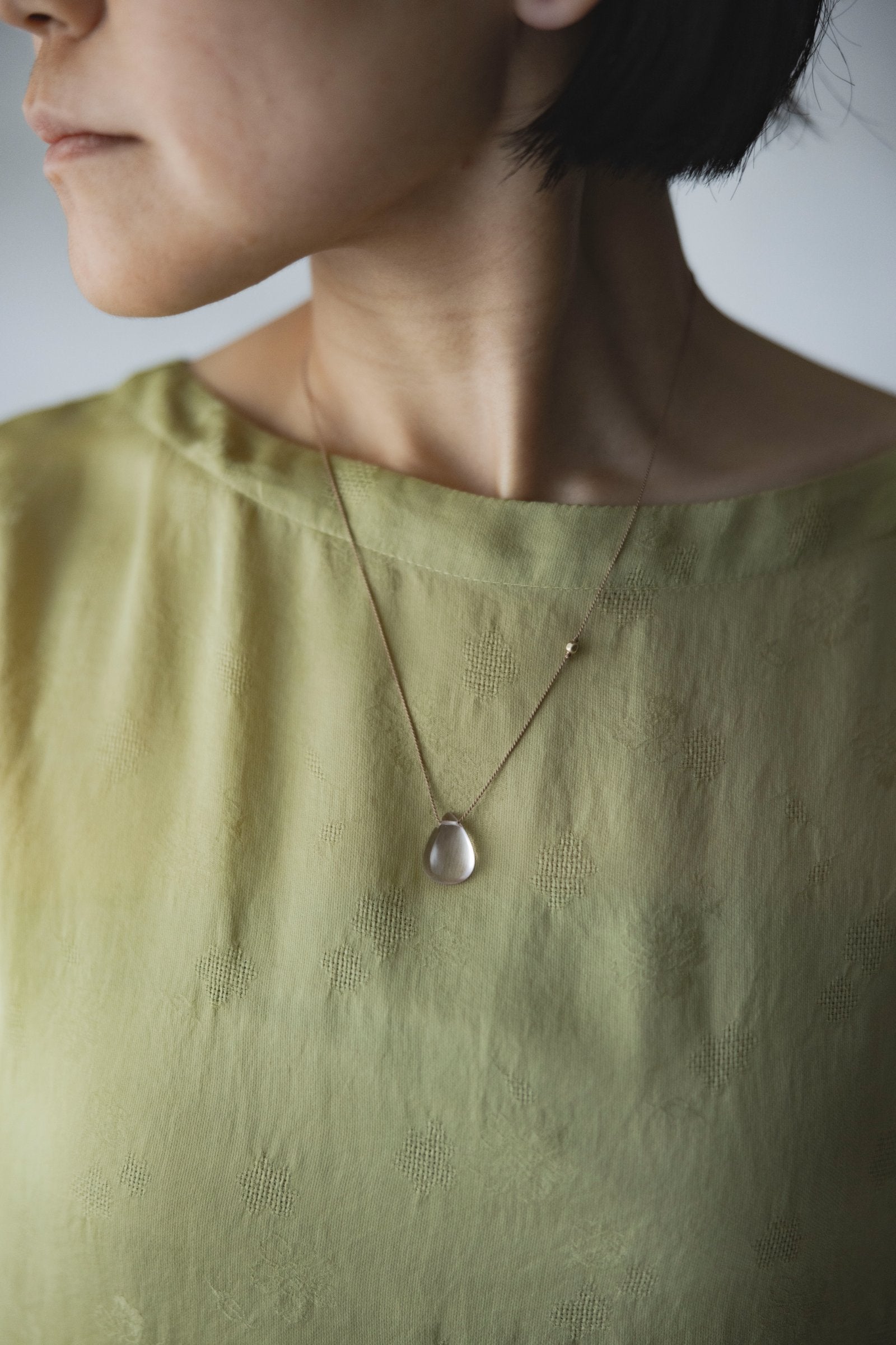 silk cord necklace ( Rose quartz )
